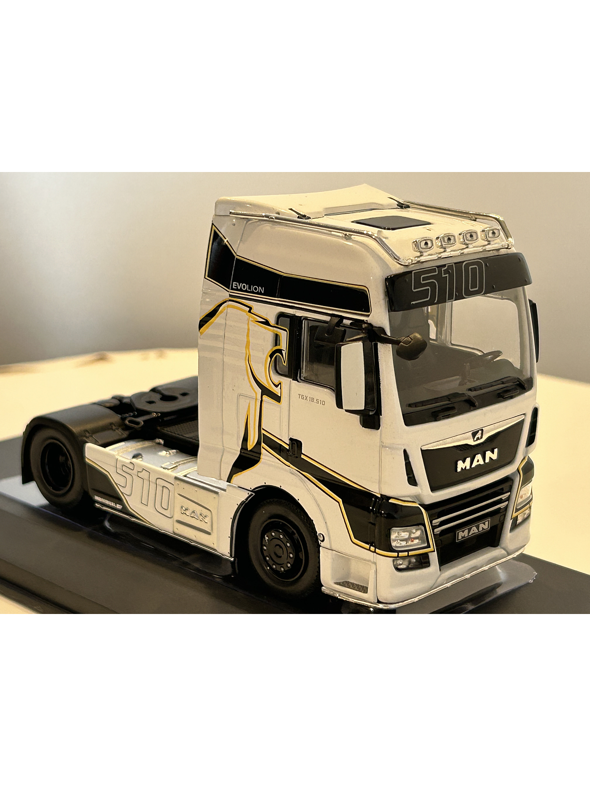 MAN TGX XXL EvoLion 2020 (1:43) – Camión Europeo Premium Ixo Models 21