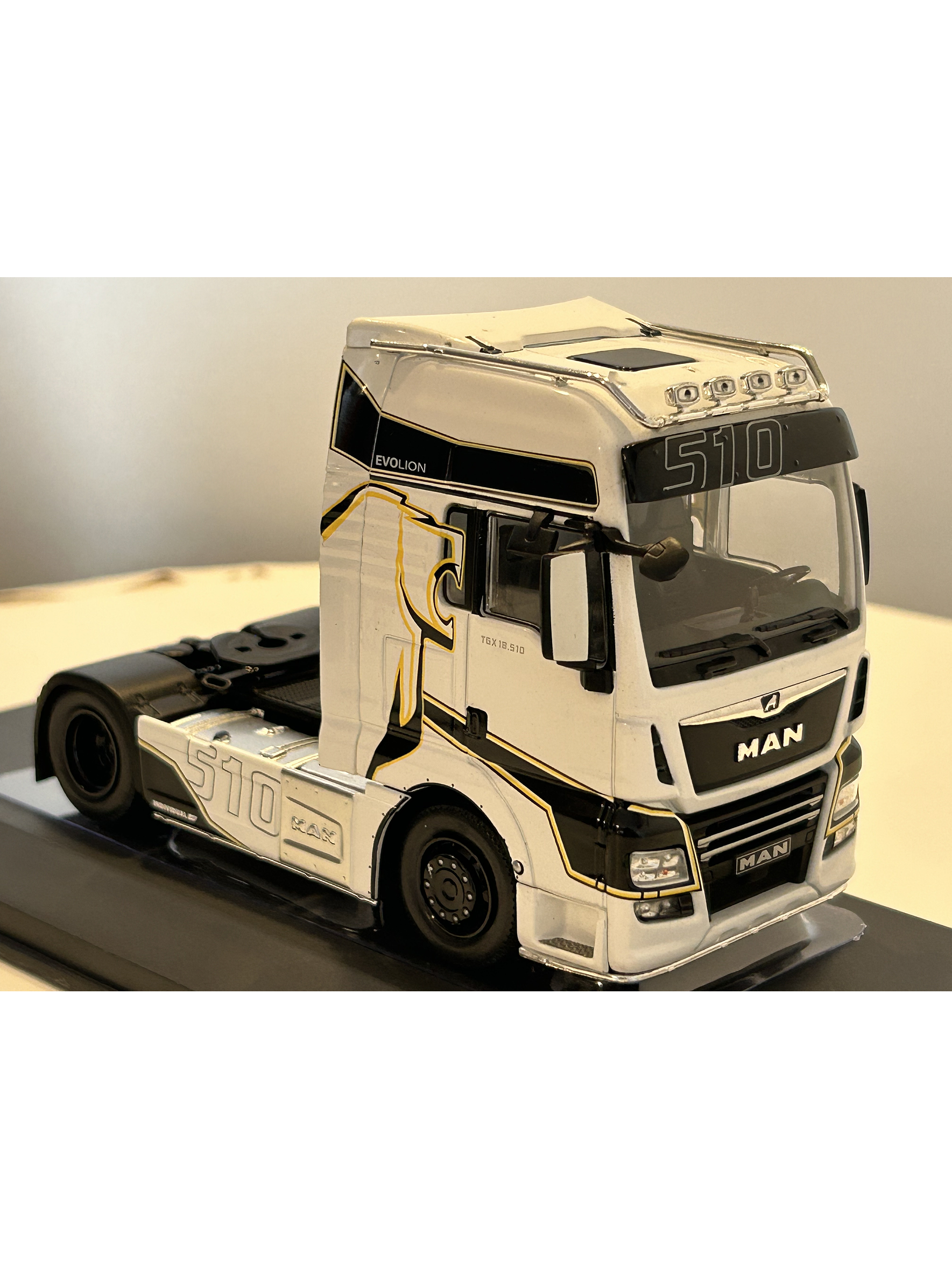 MAN TGX XXL EvoLion 2020 (1:43) – Camión Europeo Premium Ixo Models 21