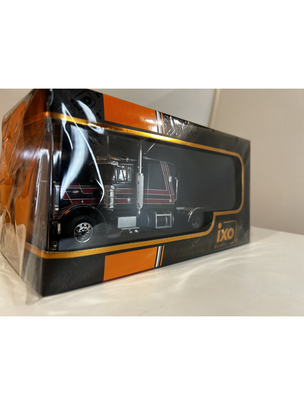 Peterbilt 359 Tractor Truck 1973 – Ixo Models 1:43 – Clásico Americano de Colección 9