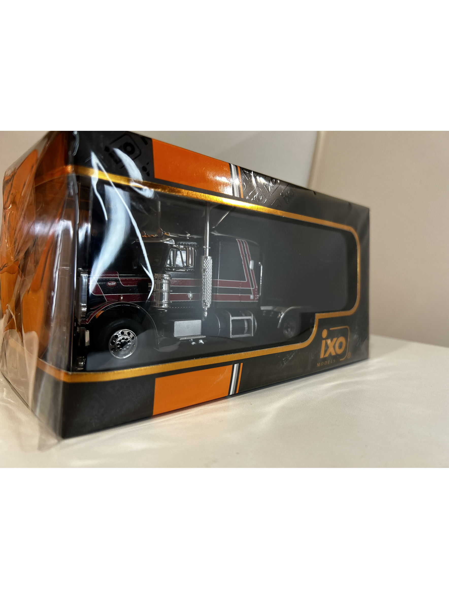 Peterbilt 359 Tractor Truck 1973 – Ixo Models 1:43 – Clásico Americano de Colección 9