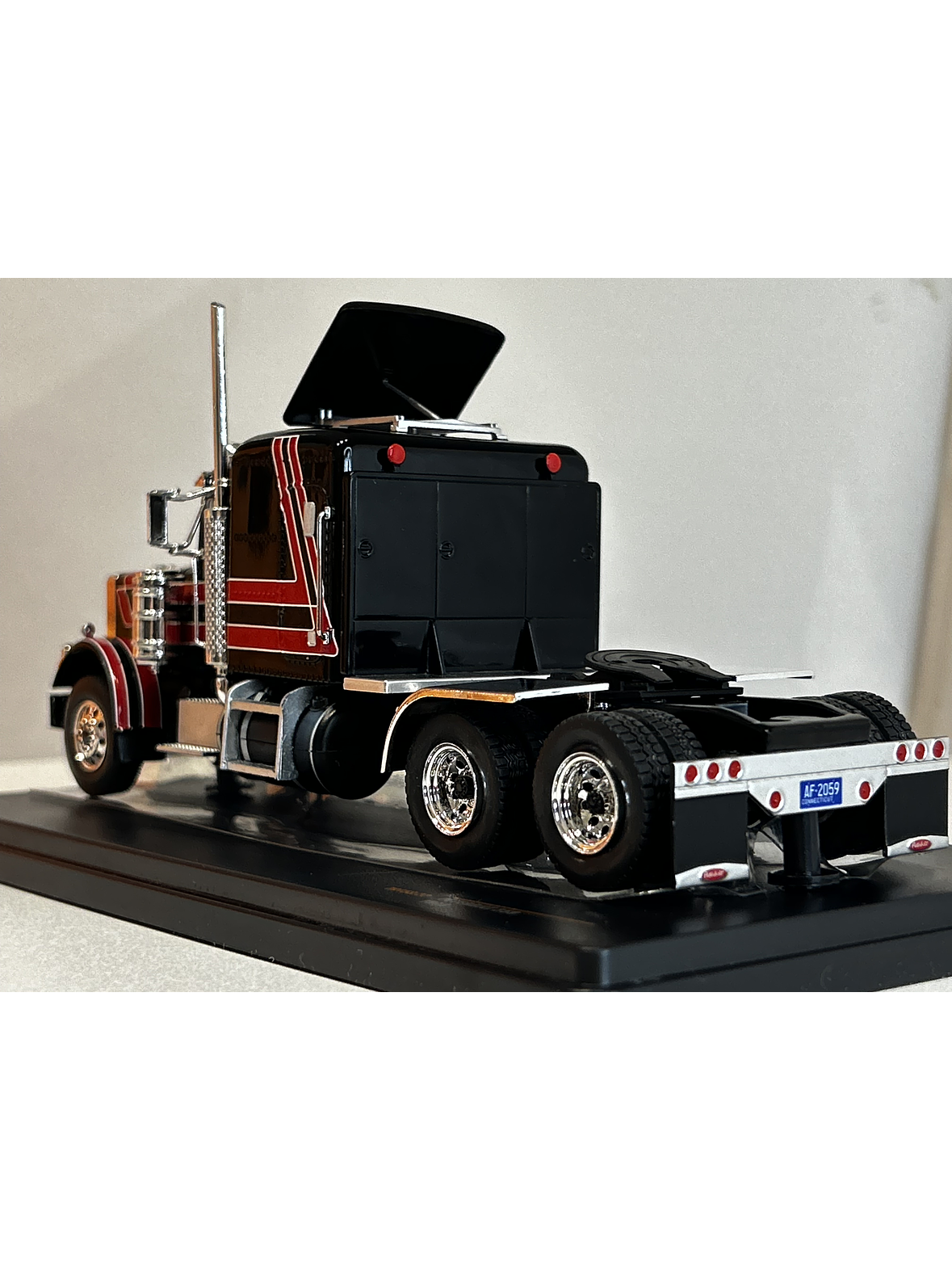 Peterbilt 359 Tractor Truck 1973 – Ixo Models 1:43 – Clásico Americano de Colección 5