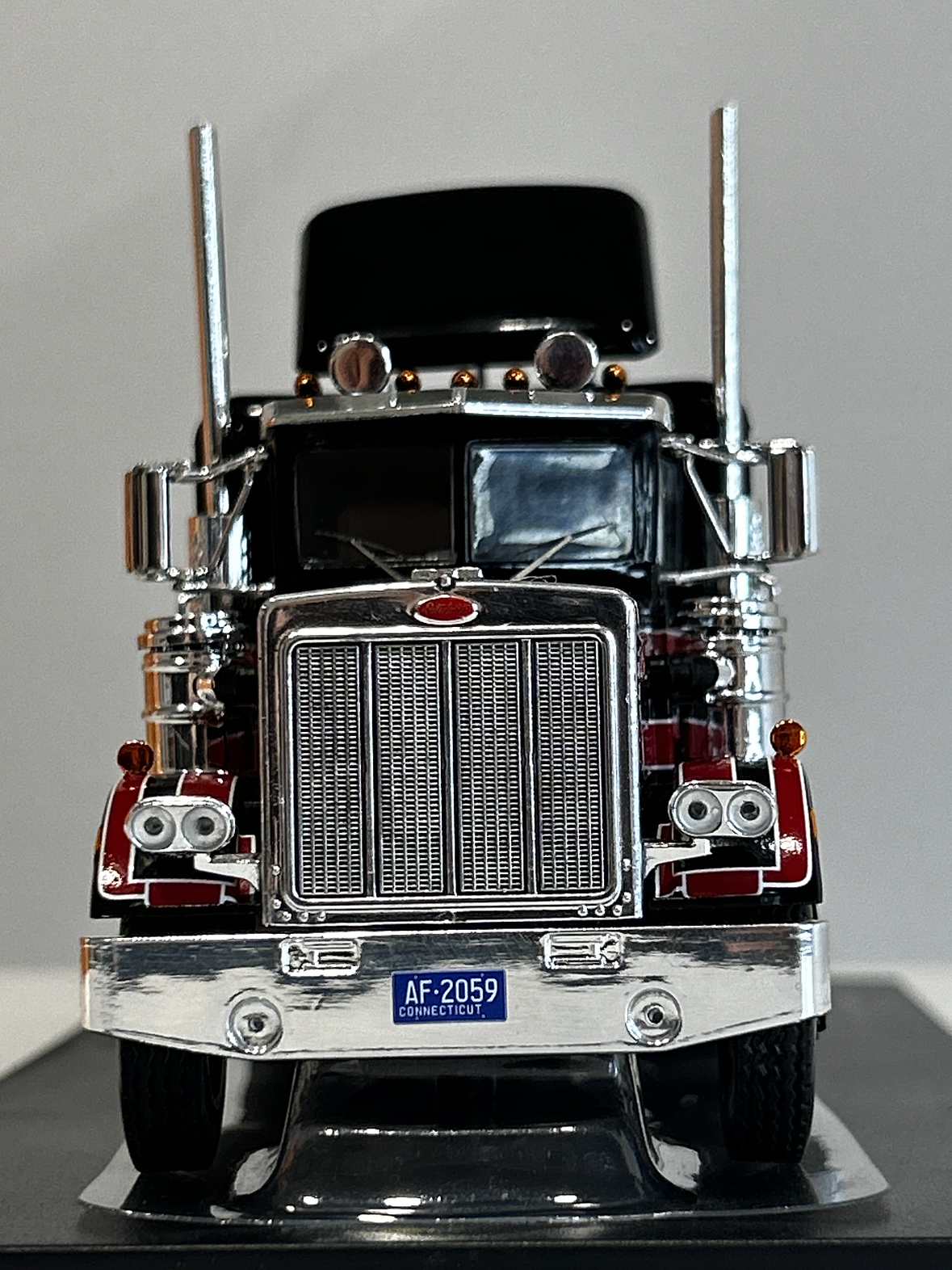 Peterbilt 359 Tractor Truck 1973 – Ixo Models 1:43 – Clásico Americano de Colección 2