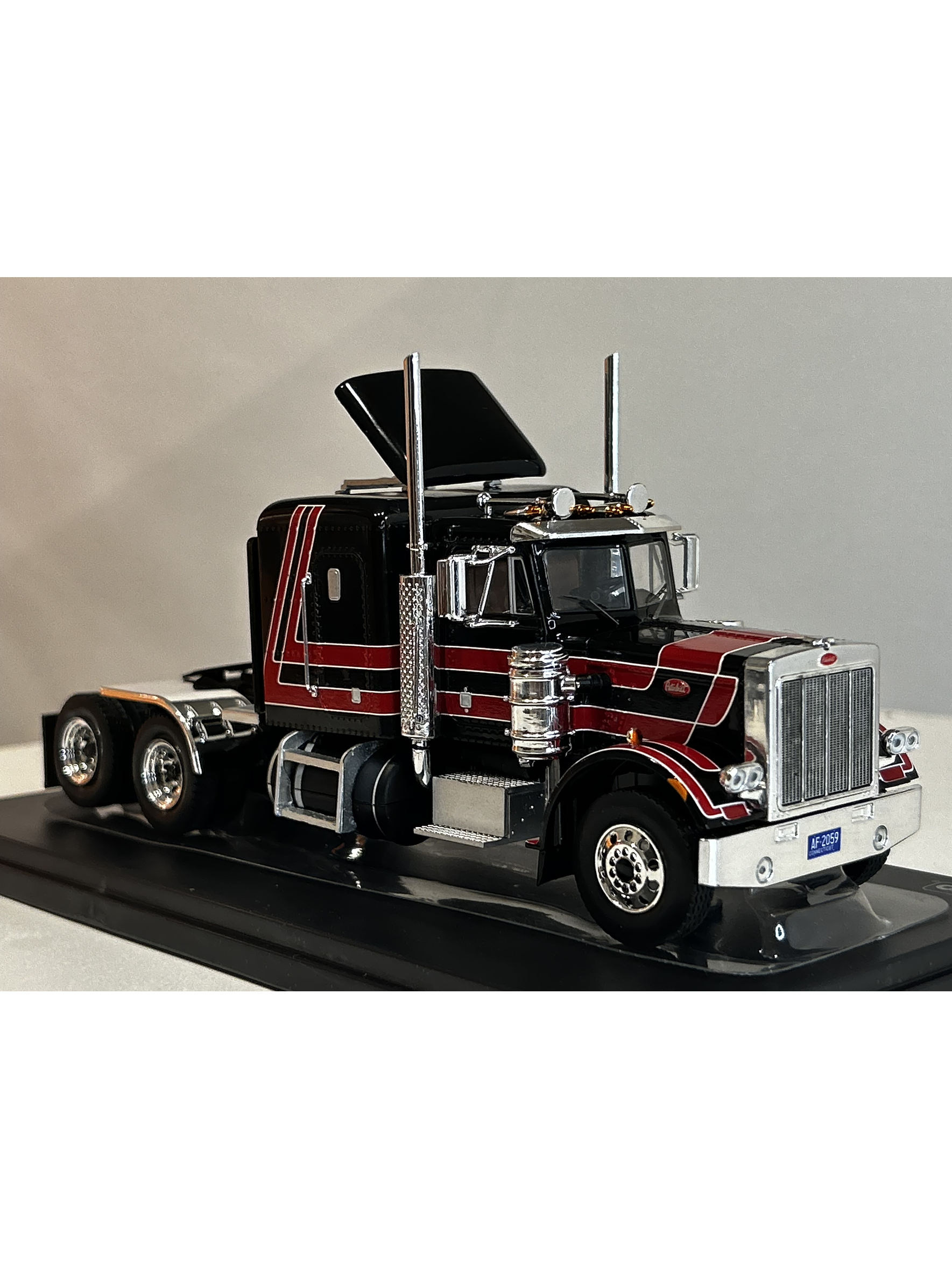 Peterbilt 359 Tractor Truck 1973 – Ixo Models 1:43 – Clásico Americano de Colección 3