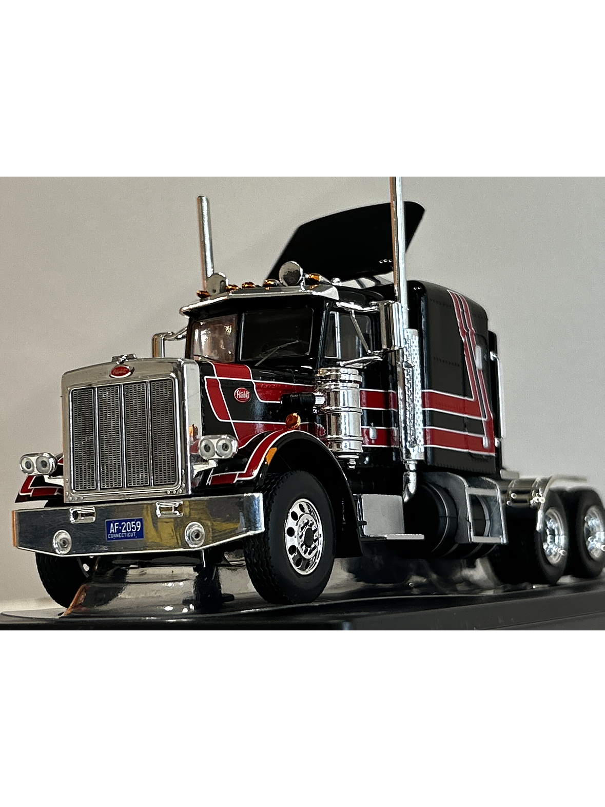 Peterbilt 359 Tractor Truck 1973 – Ixo Models 1:43 – Clásico Americano de Colección 1
