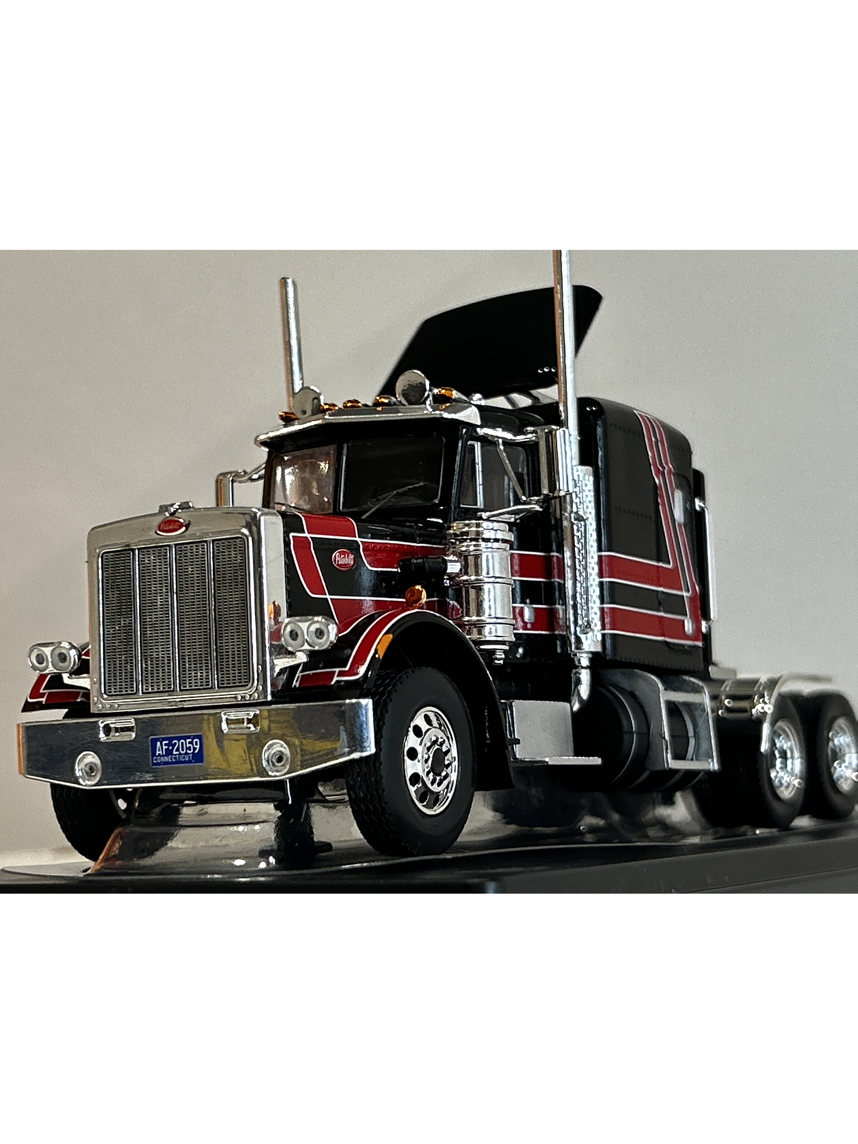 Peterbilt 359 Tractor Truck 1973 – Ixo Models 1:43 – Clásico Americano de Colección 1
