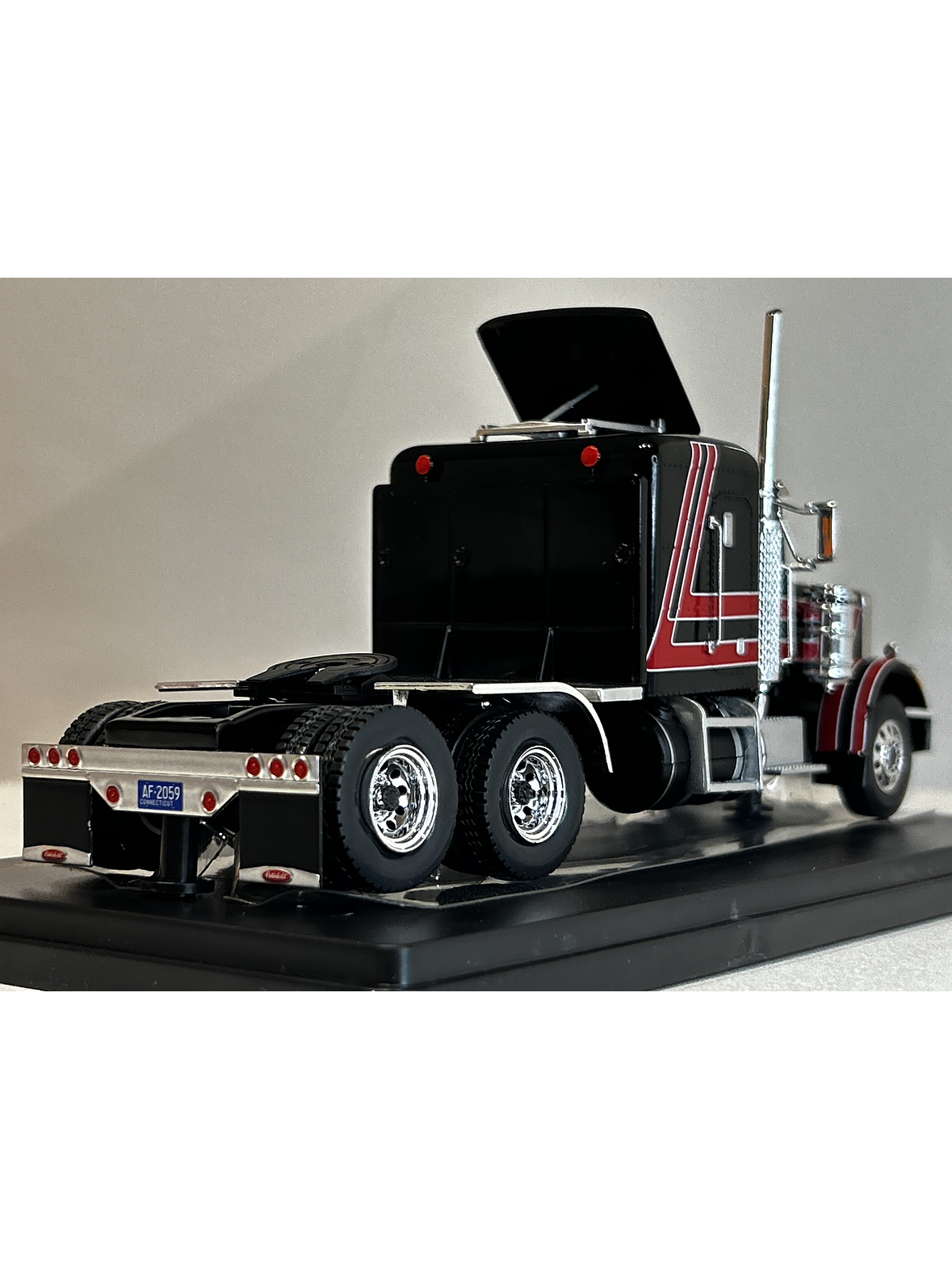 Peterbilt 359 Tractor Truck 1973 – Ixo Models 1:43 – Clásico Americano de Colección 7