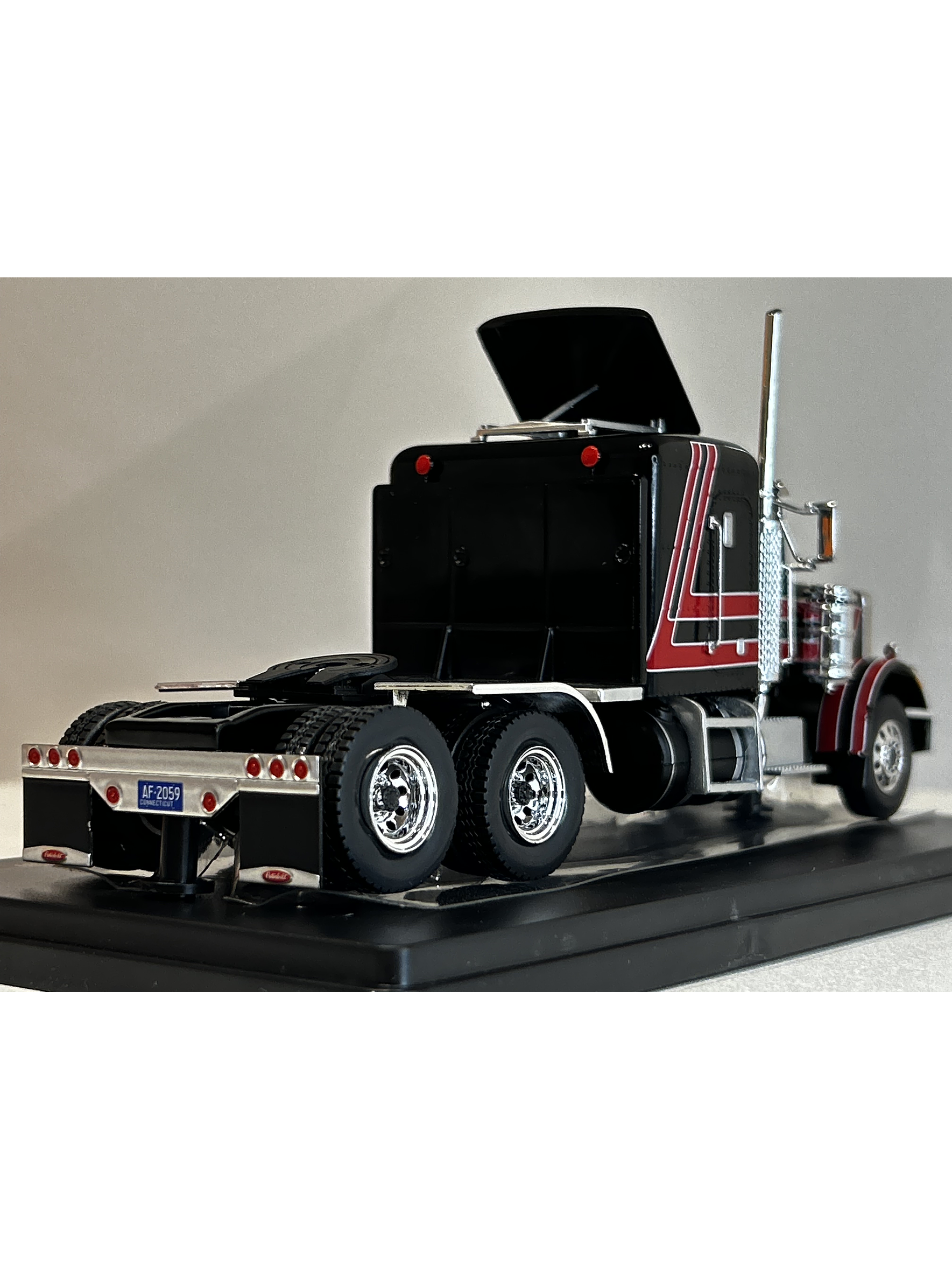 Peterbilt 359 Tractor Truck 1973 – Ixo Models 1:43 – Clásico Americano de Colección 7
