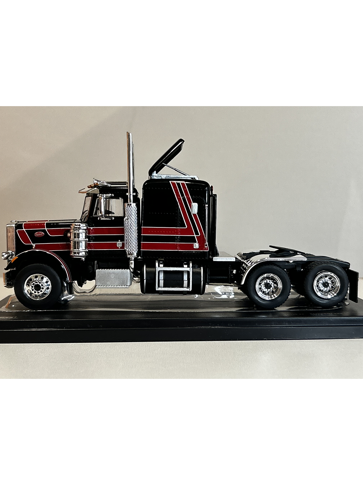 Peterbilt 359 Tractor Truck 1973 – Ixo Models 1:43 – Clásico Americano de Colección 8
