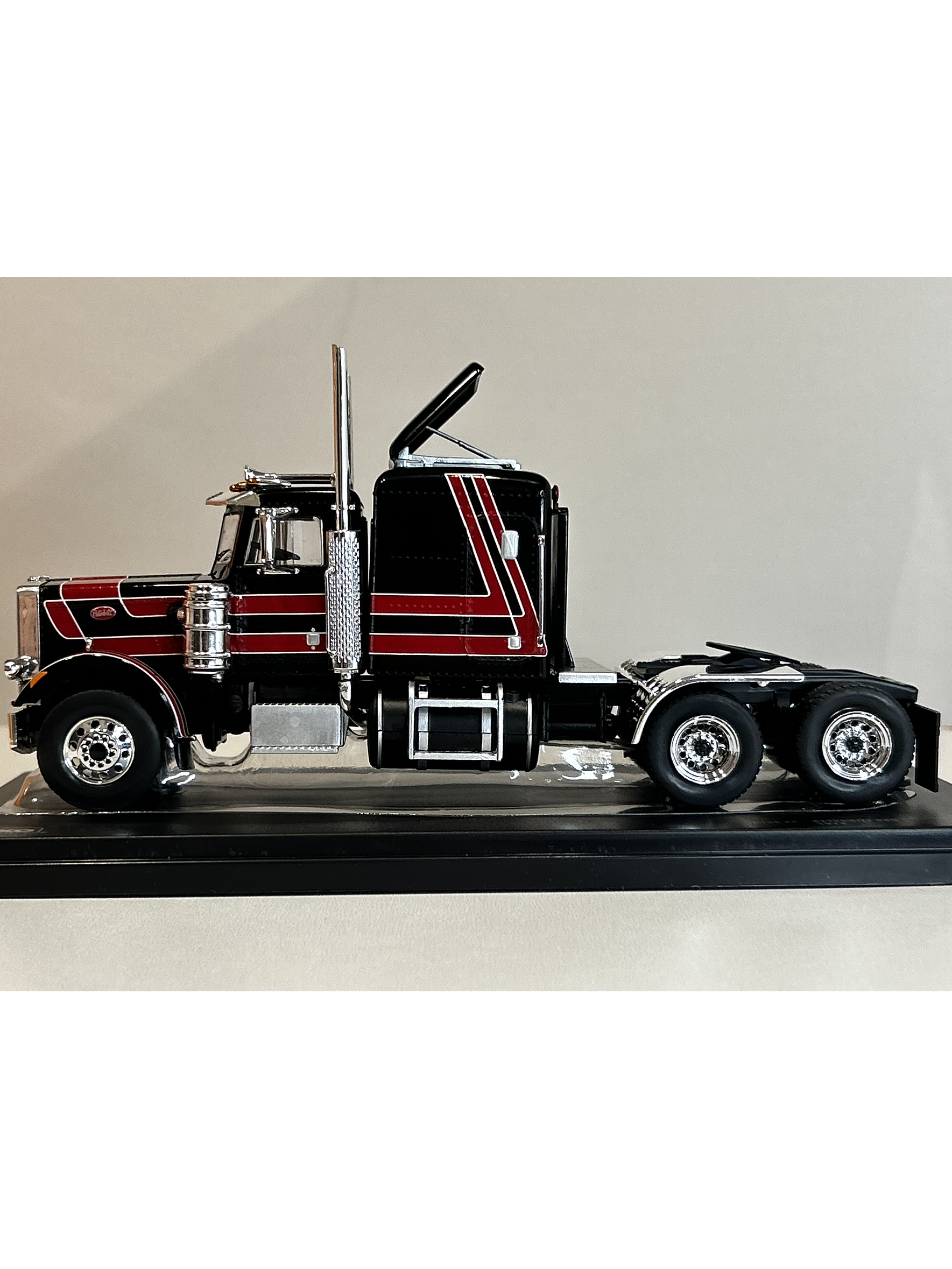 Peterbilt 359 Tractor Truck 1973 – Ixo Models 1:43 – Clásico Americano de Colección 8