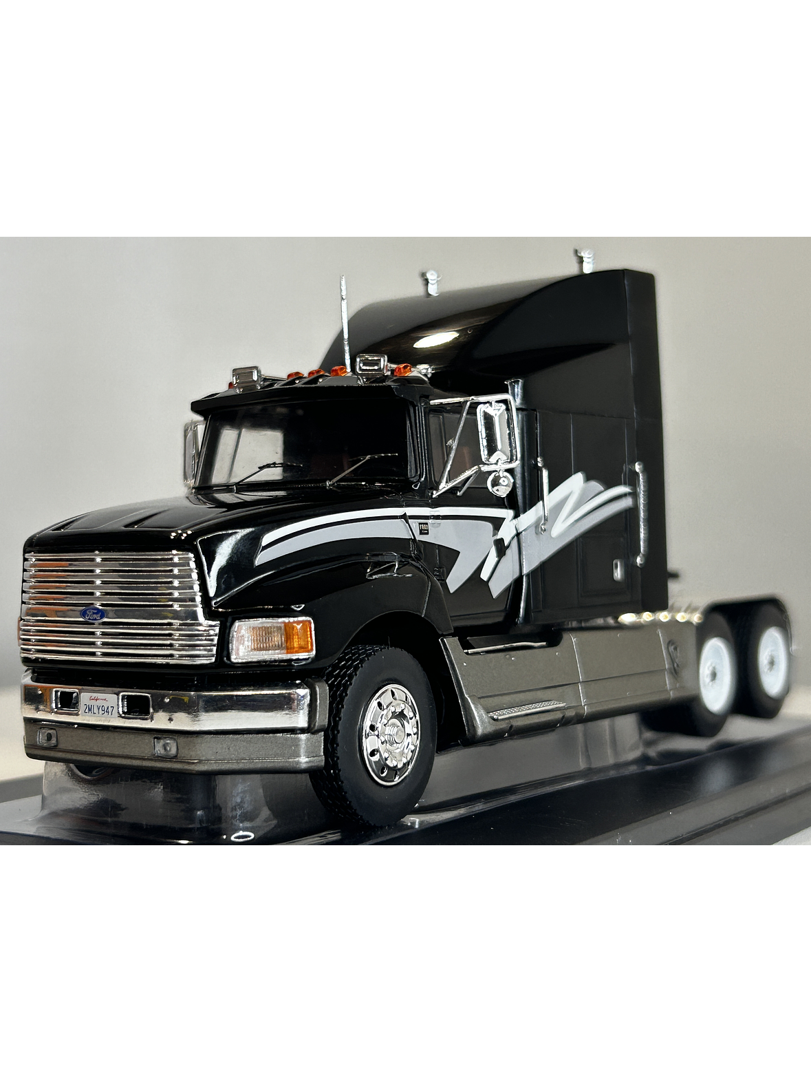 Ford Aeromax Tractor Truck 1990 – Ixo Models 1:43 – Innovación Aerodinámica en Chile 1