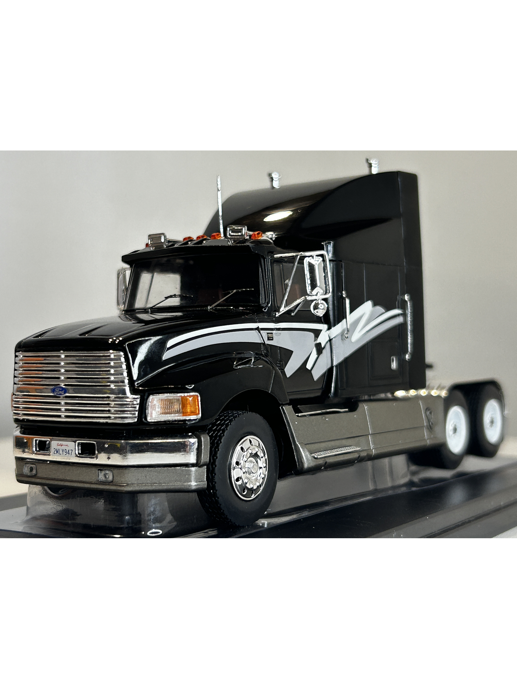 Ford Aeromax Tractor Truck 1990 – Ixo Models 1:43 – Innovación Aerodinámica en Chile 1