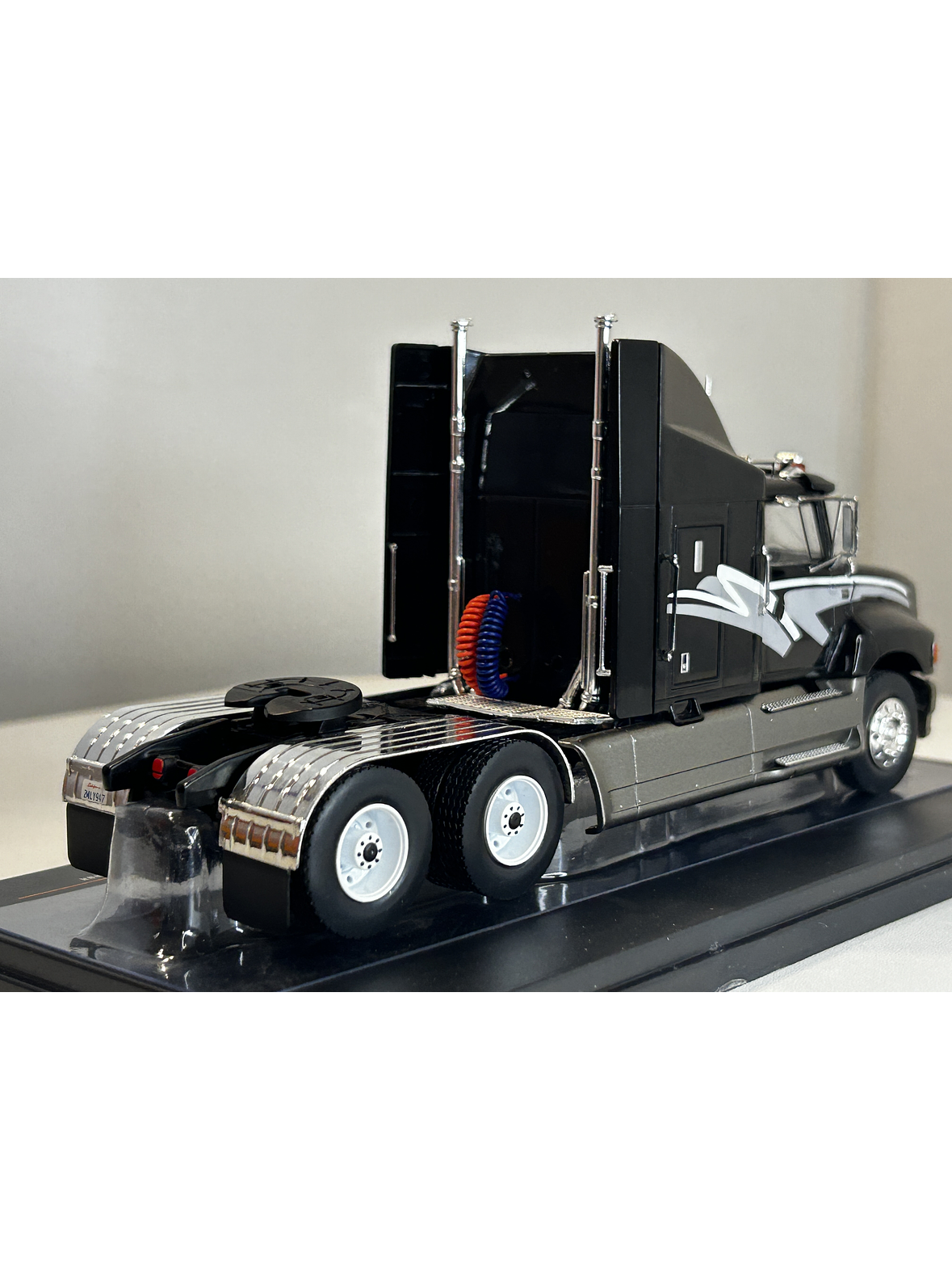 Ford Aeromax Tractor Truck 1990 – Ixo Models 1:43 – Innovación Aerodinámica en Chile 4