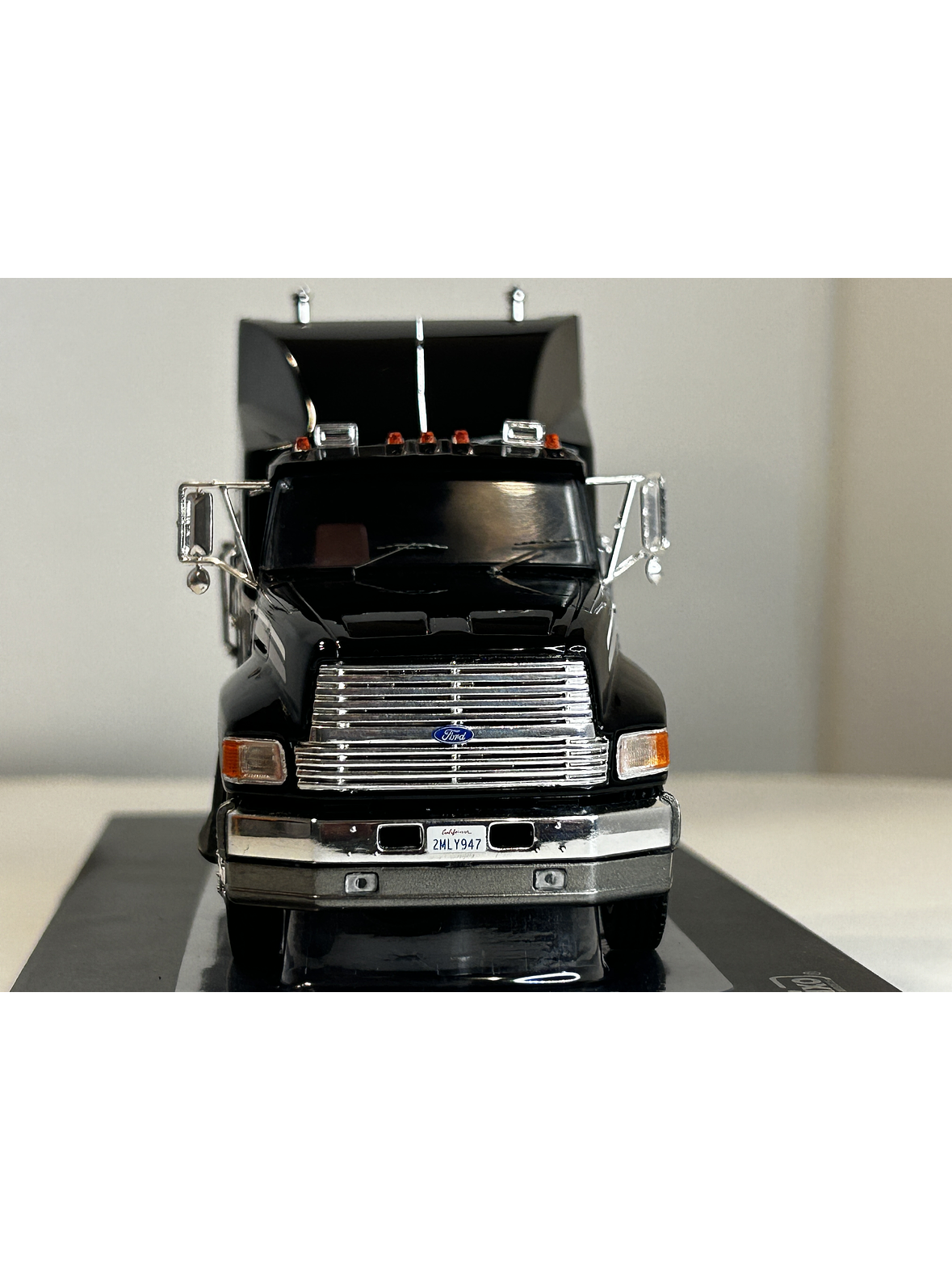 Ford Aeromax Tractor Truck 1990 – Ixo Models 1:43 – Innovación Aerodinámica en Chile 2
