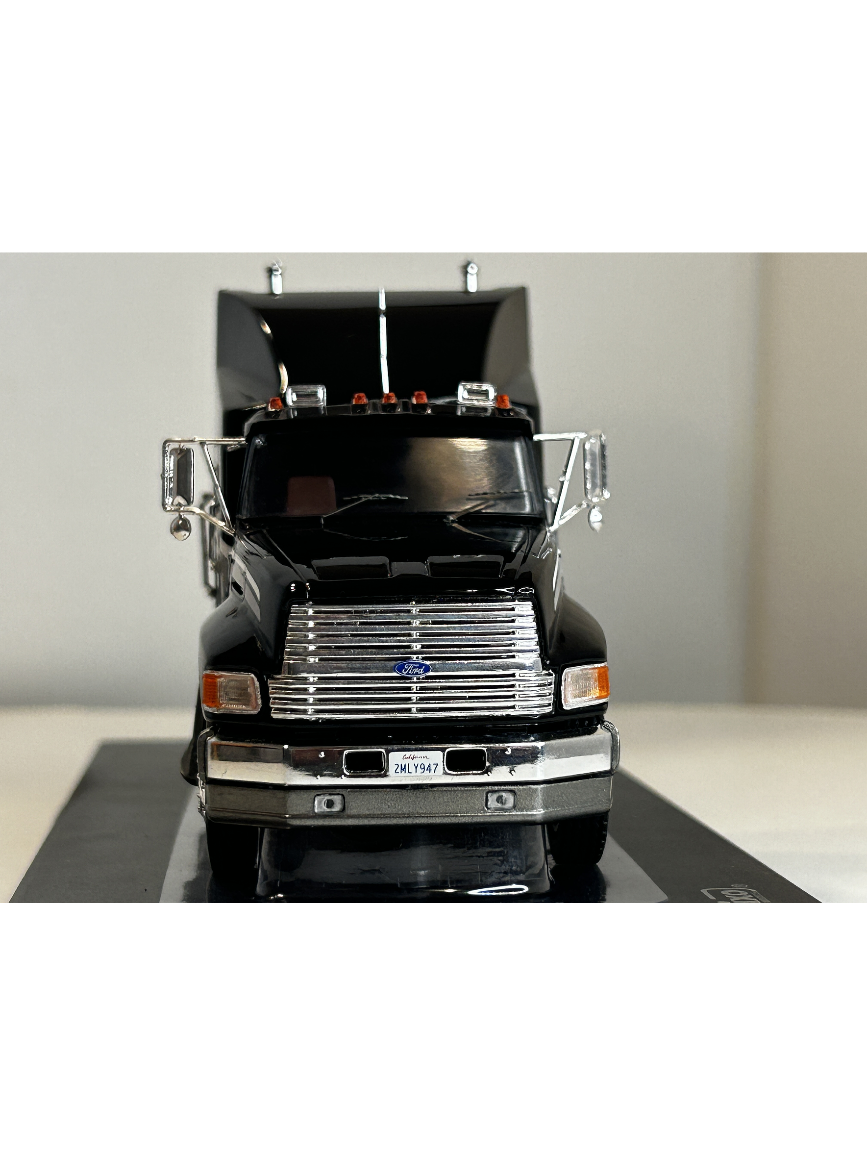 Ford Aeromax Tractor Truck 1990 – Ixo Models 1:43 – Innovación Aerodinámica en Chile 2