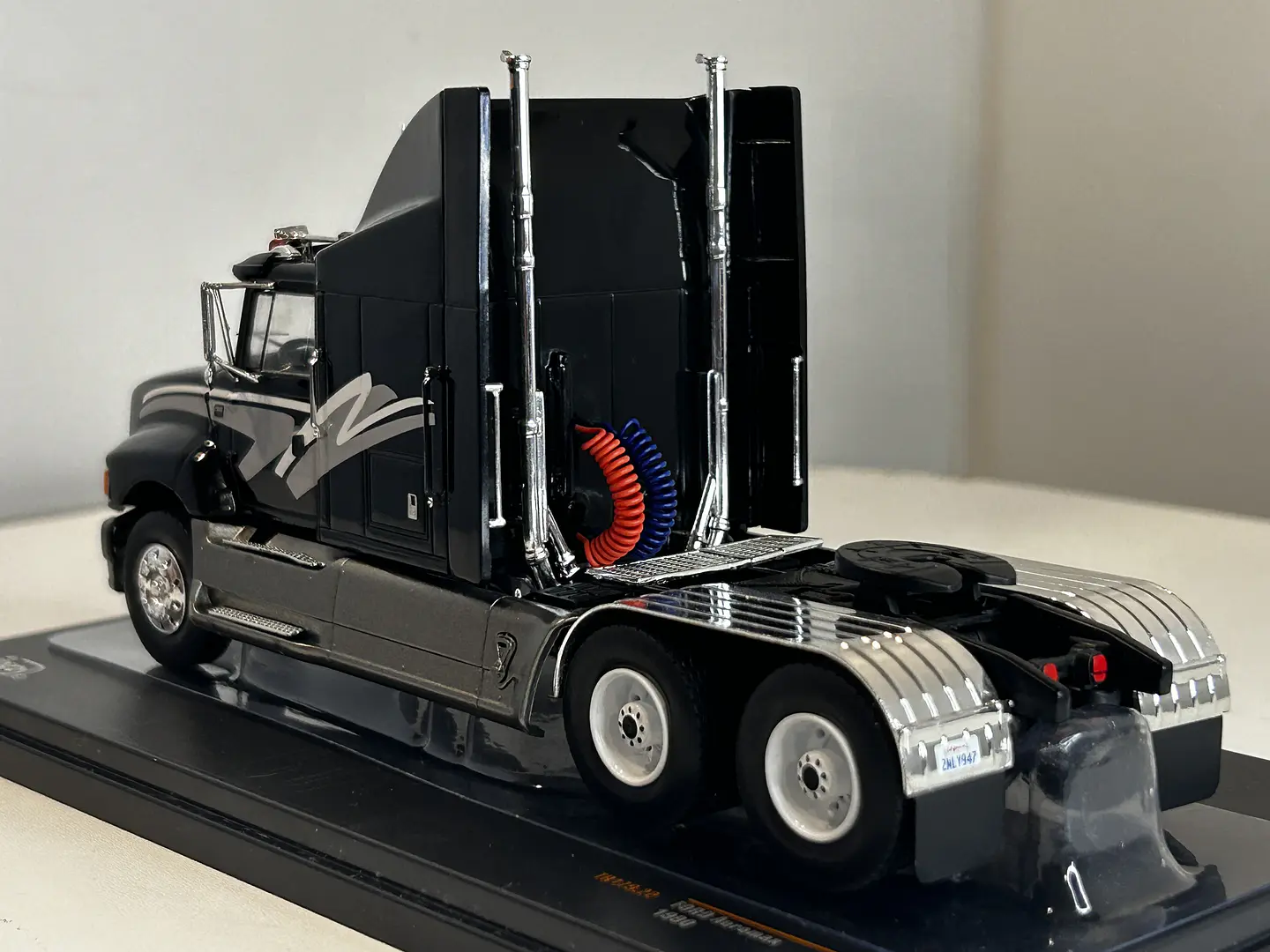 Camión Ford Aeromax Tractor Truck 1990 | IXO 1:43 7