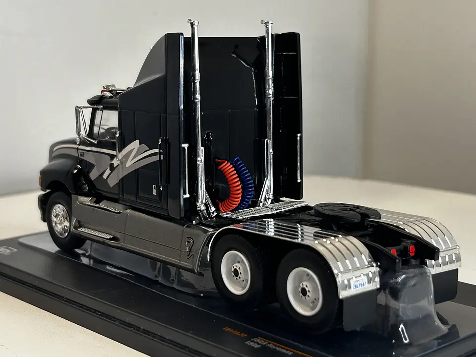 Camión Ford Aeromax Tractor Truck 1990 | IXO 1:43 7