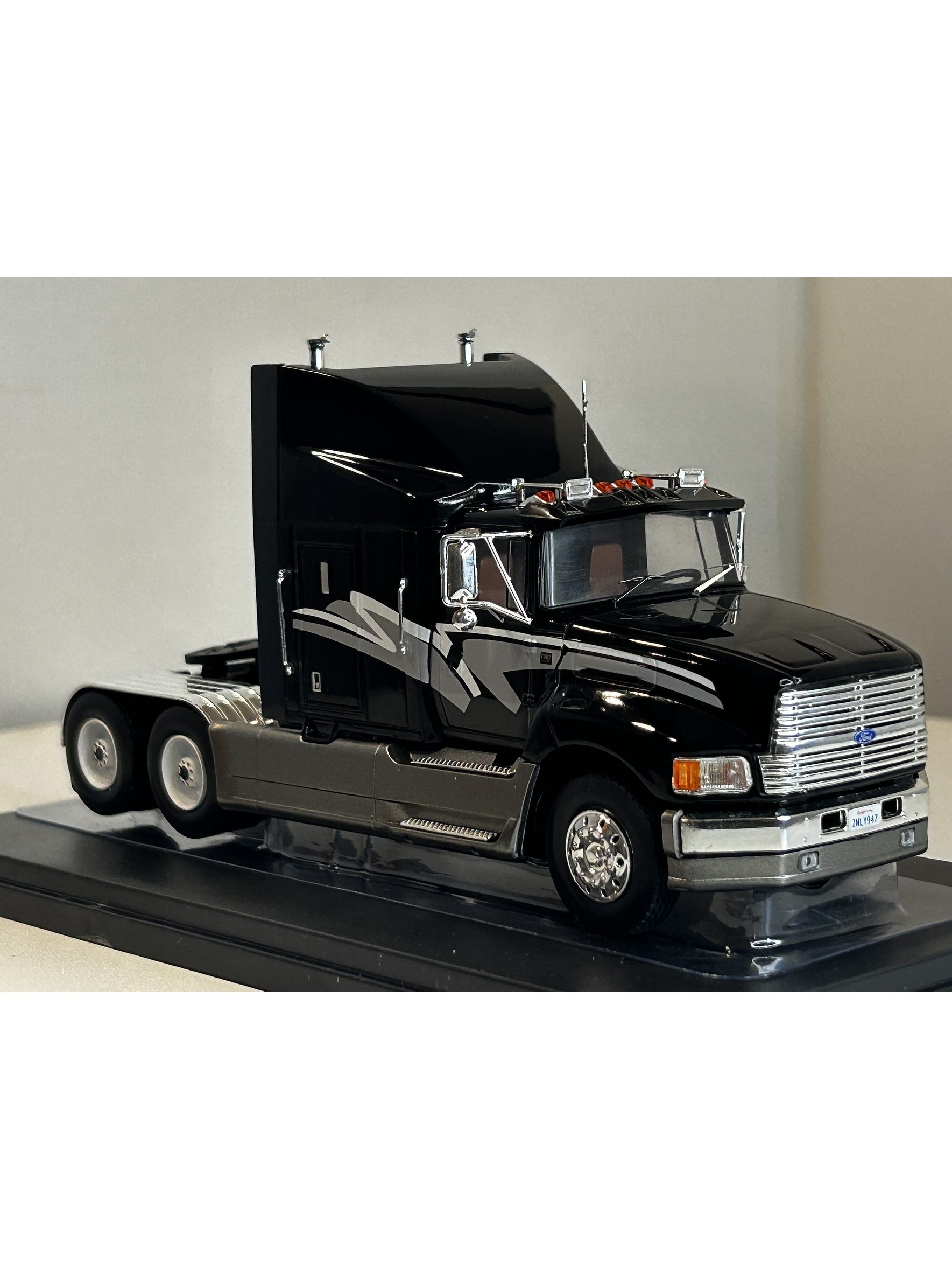 Ford Aeromax Tractor Truck 1990 – Ixo Models 1:43 – Innovación Aerodinámica en Chile 3