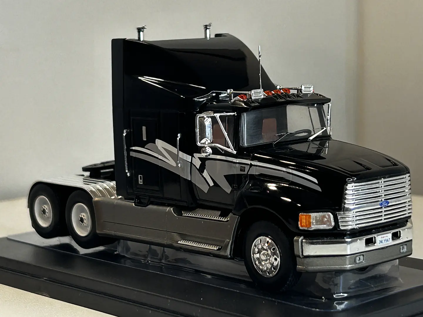 Camión Ford Aeromax Tractor Truck 1990 | IXO 1:43 3