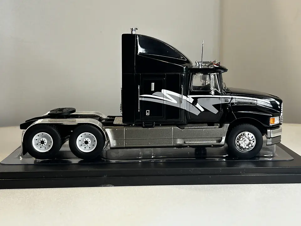 Camión Ford Aeromax Tractor Truck 1990 | IXO 1:43 5
