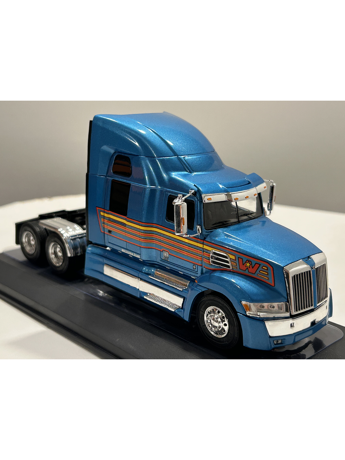 Western Star 5700EX – Ixo Models 1:43 – Camión Aerodinámico Americano de Colección 9