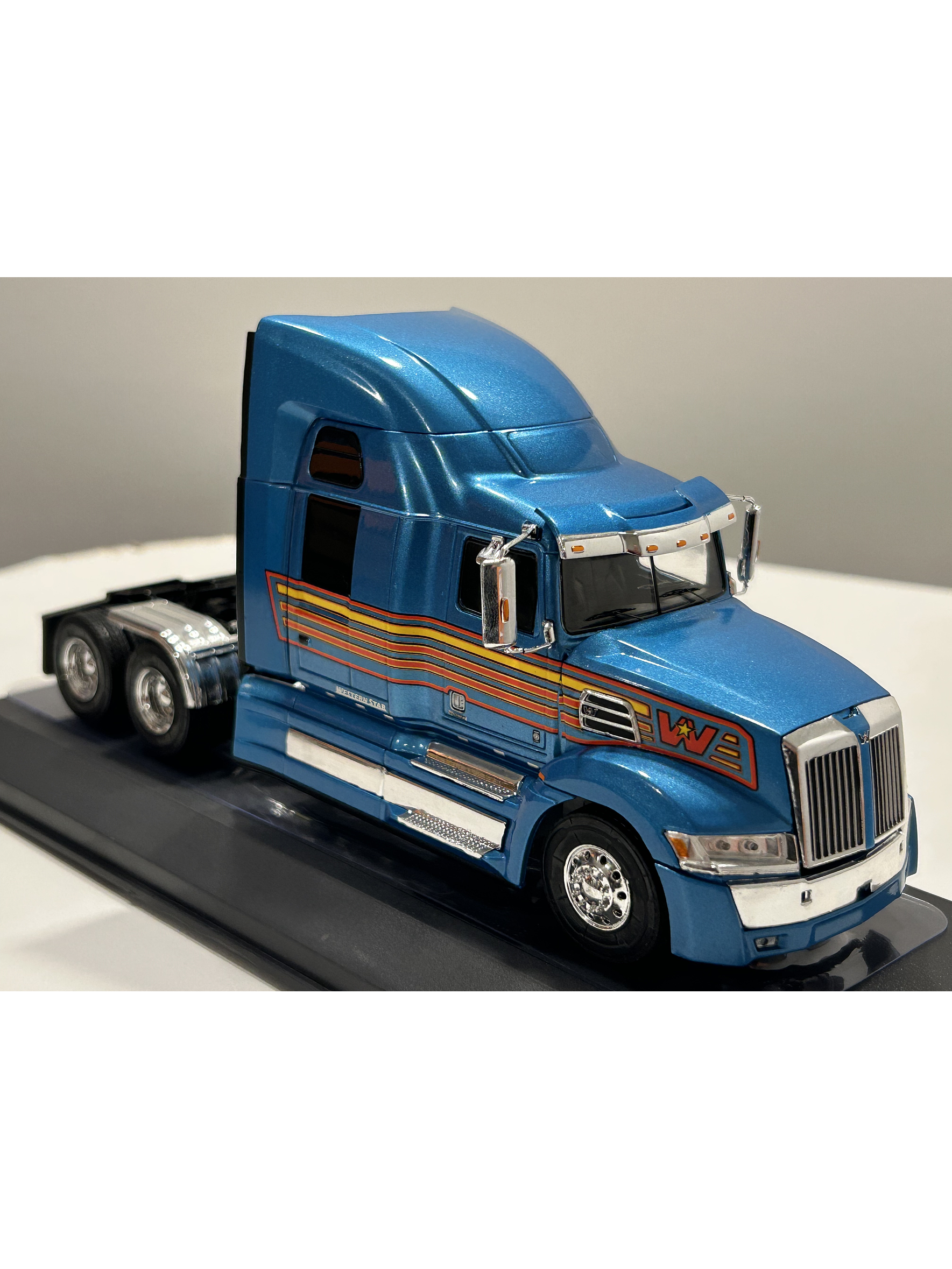 Western Star 5700EX – Ixo Models 1:43 – Camión Aerodinámico Americano de Colección 9
