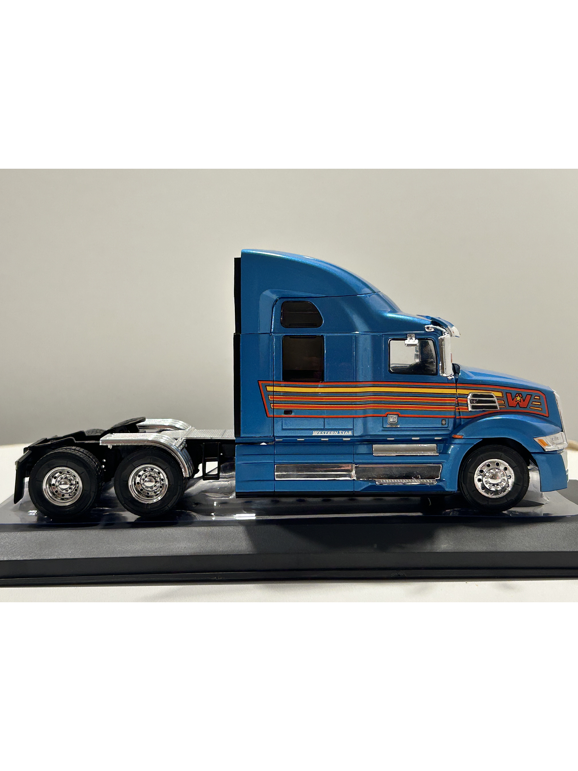 Western Star 5700EX – Ixo Models 1:43 – Camión Aerodinámico Americano de Colección 4