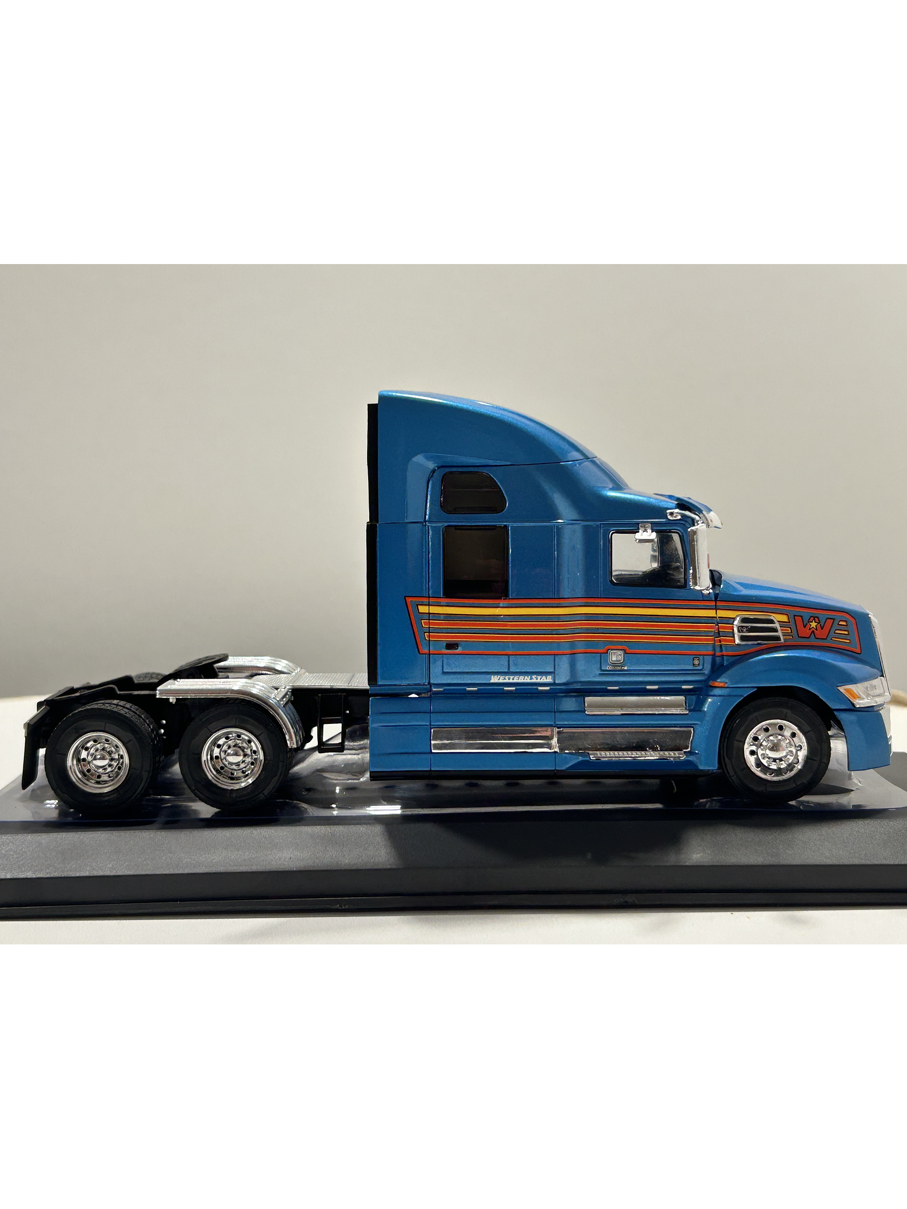 Western Star 5700EX – Ixo Models 1:43 – Camión Aerodinámico Americano de Colección 4
