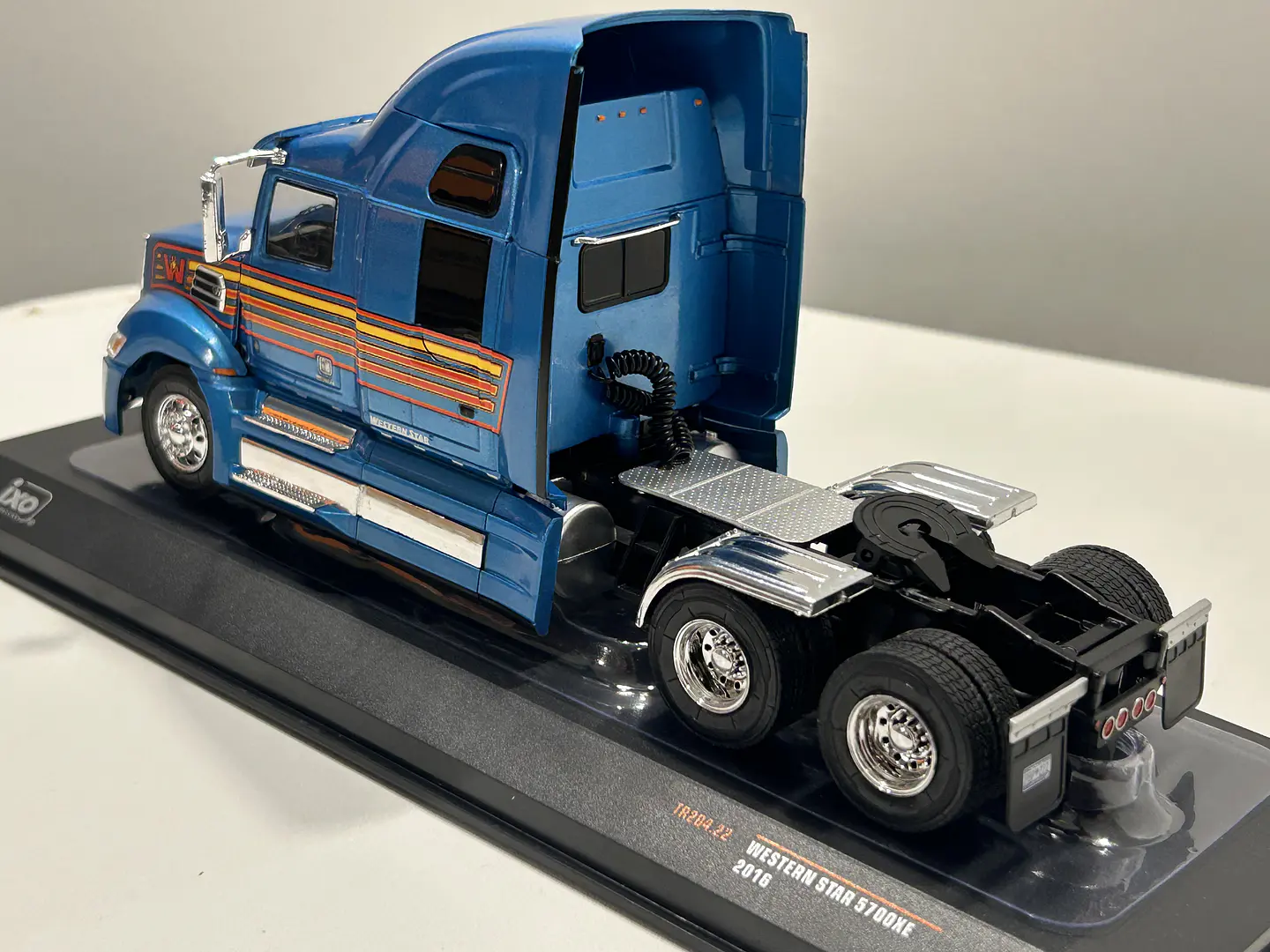 Western Star 5700EX  (2016)  – IXO Models – Camión a escala 1:43 7