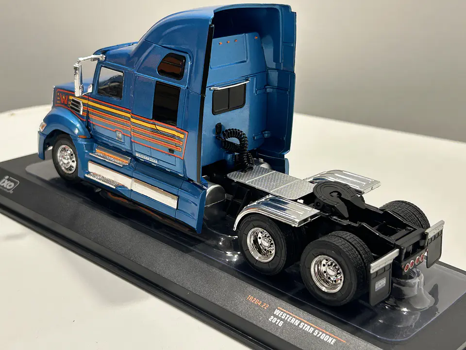 Western Star 5700EX  (2016)  – IXO Models – Camión a escala 1:43 7