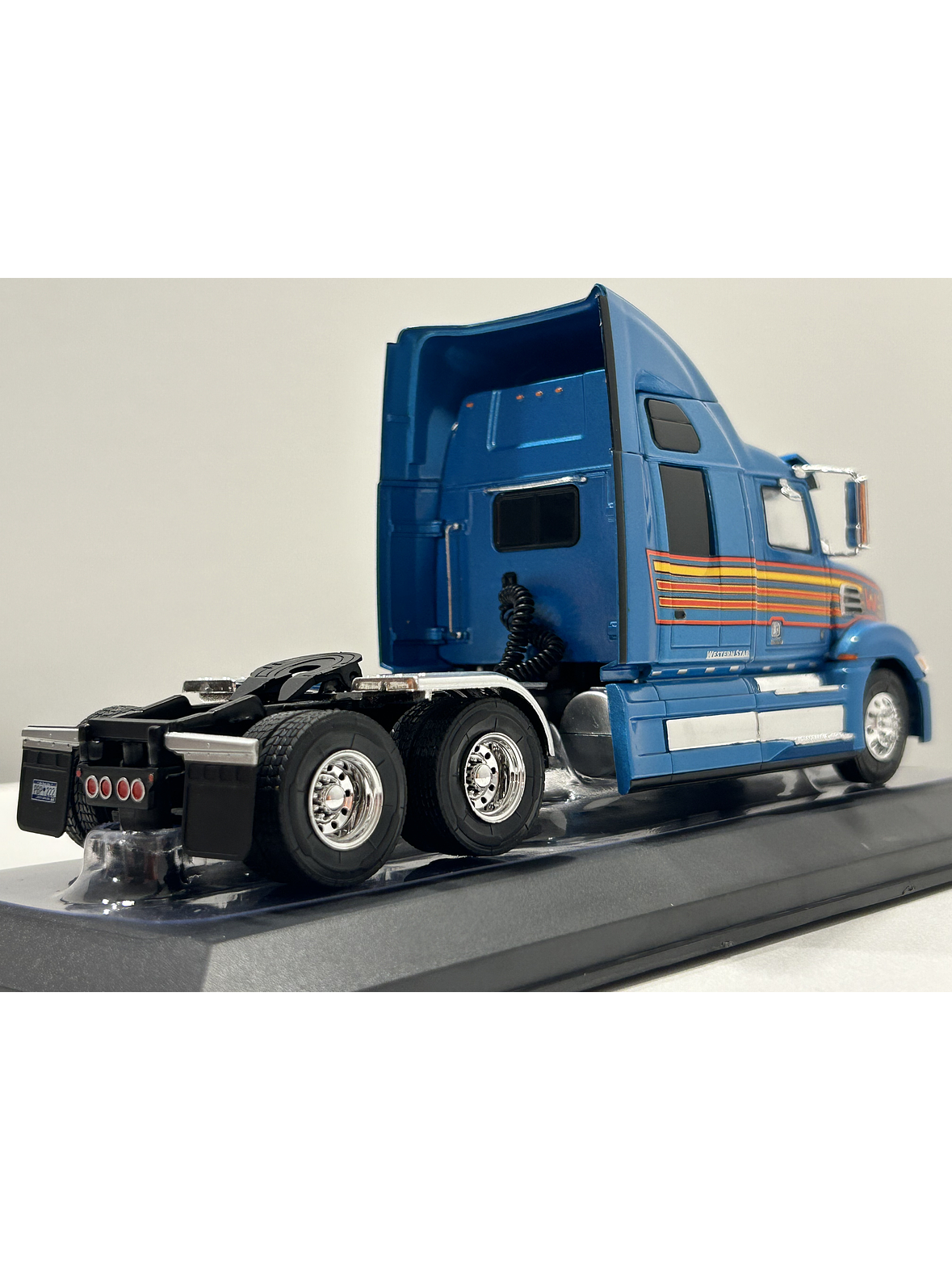 Western Star 5700EX – Ixo Models 1:43 – Camión Aerodinámico Americano de Colección 5