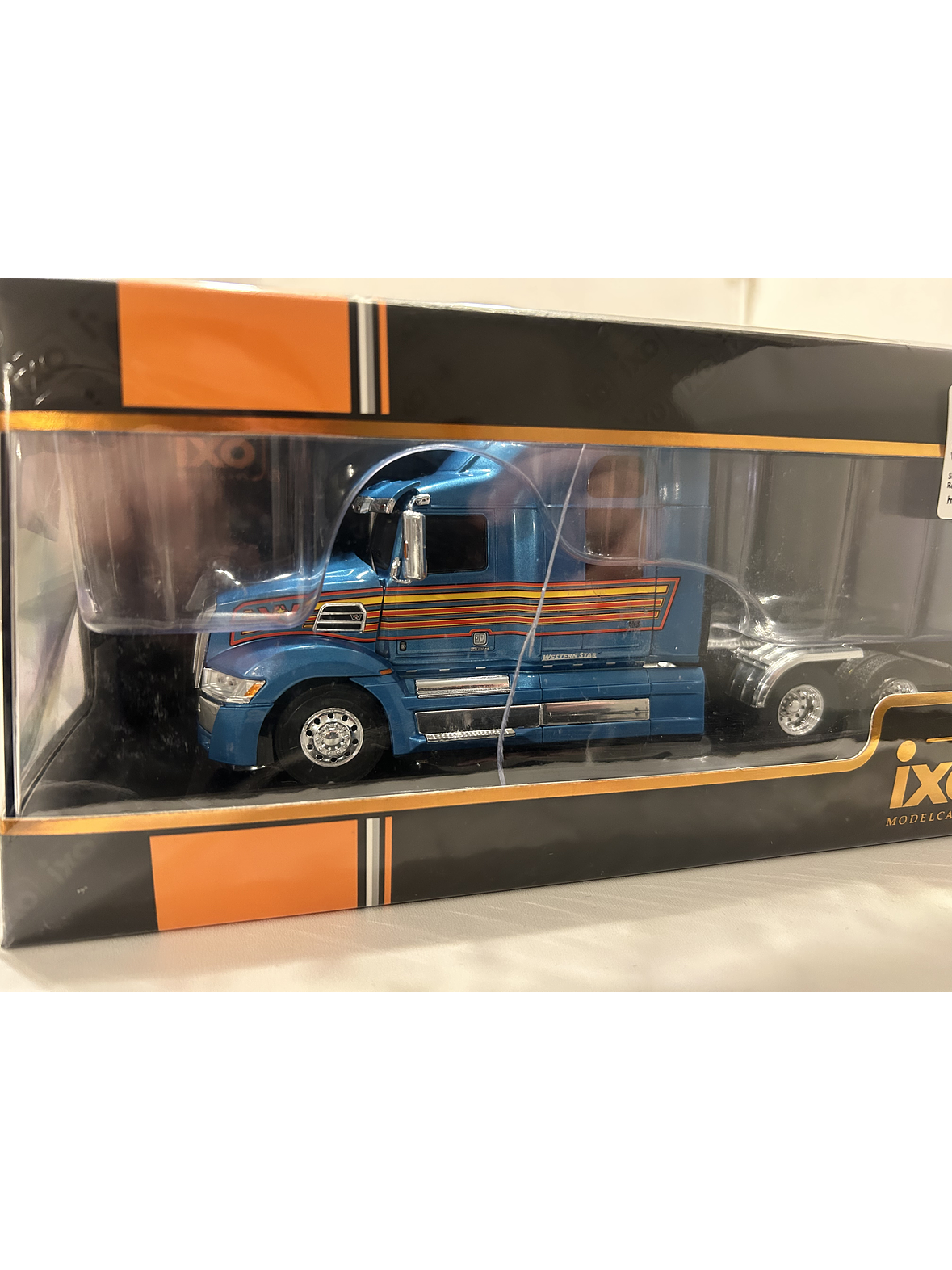 Western Star 5700EX – Ixo Models 1:43 – Camión Aerodinámico Americano de Colección 11