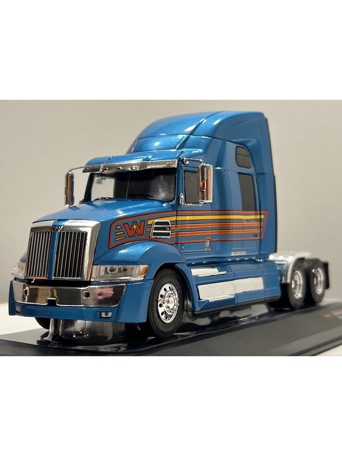 Western Star 5700EX – Ixo Models 1:43 – Camión Aerodinámico Americano de Colección 1