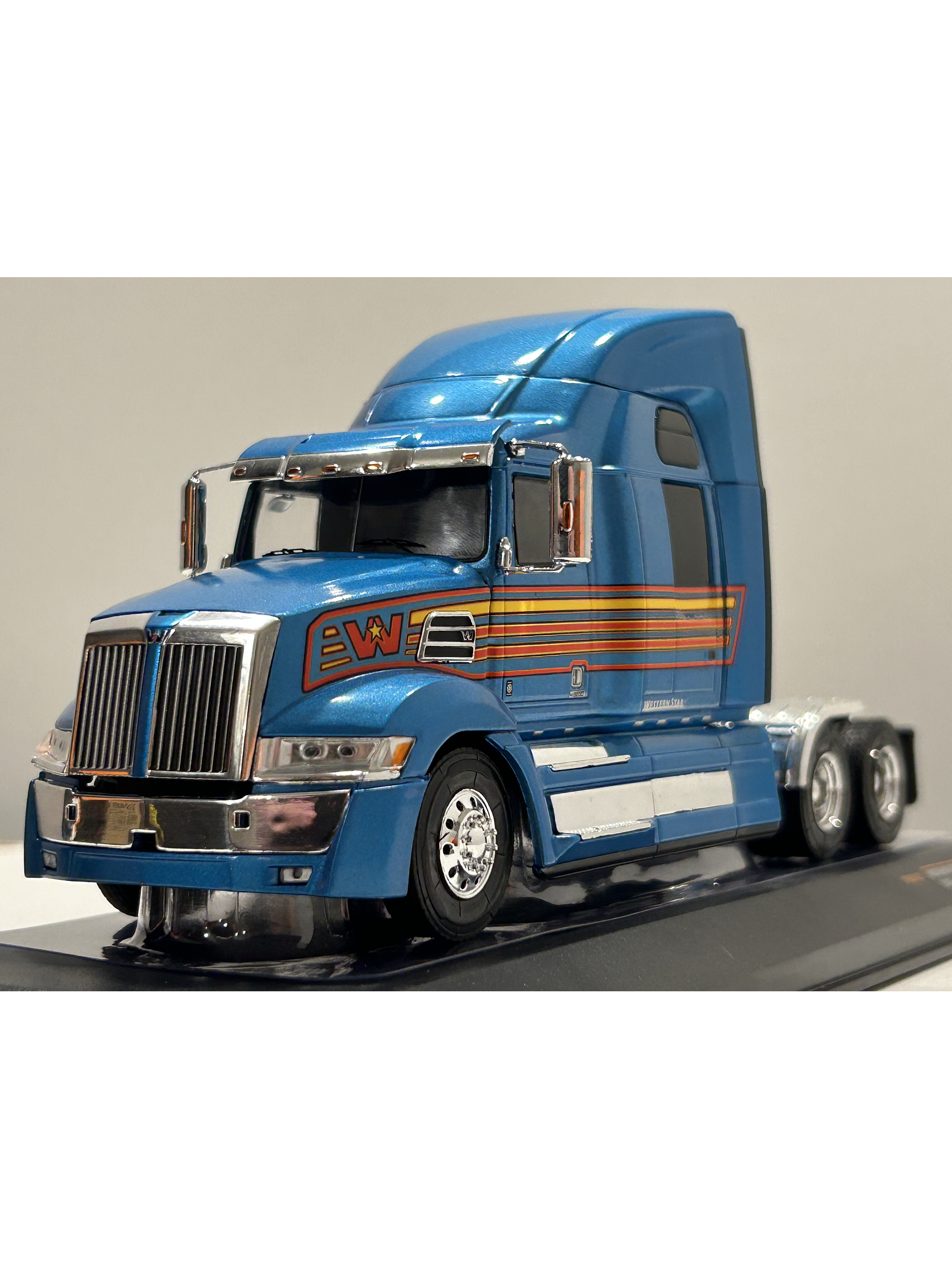 Western Star 5700EX – Ixo Models 1:43 – Camión Aerodinámico Americano de Colección 1