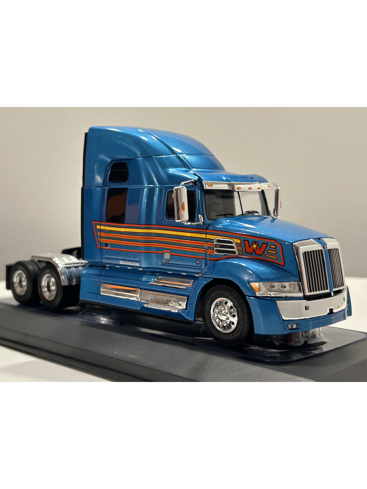 Western Star 5700EX – Ixo Models 1:43 – Camión Aerodinámico Americano de Colección 3