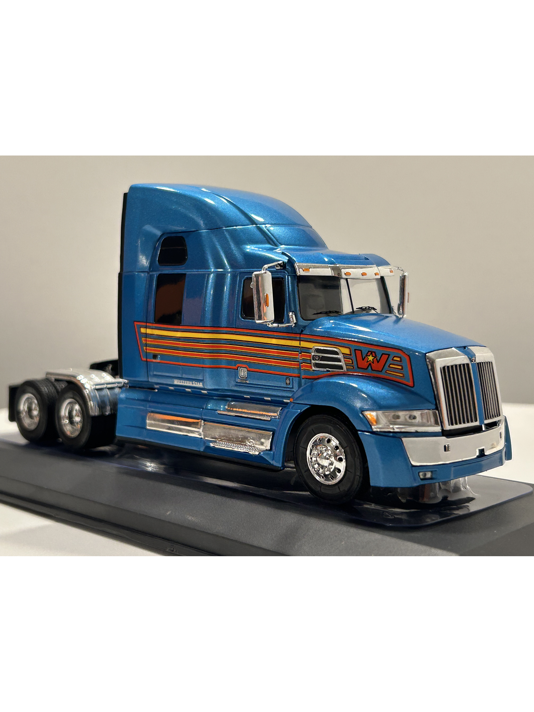 Western Star 5700EX – Ixo Models 1:43 – Camión Aerodinámico Americano de Colección 3