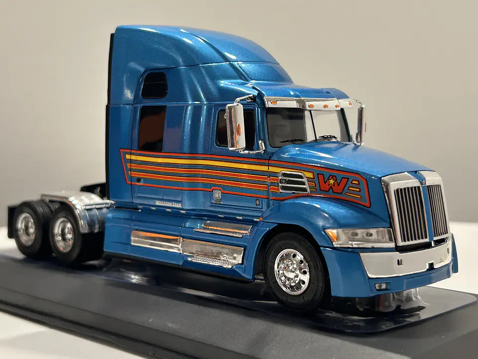 Western Star 5700EX  (2016)  – IXO Models – Camión a escala 1:43 3