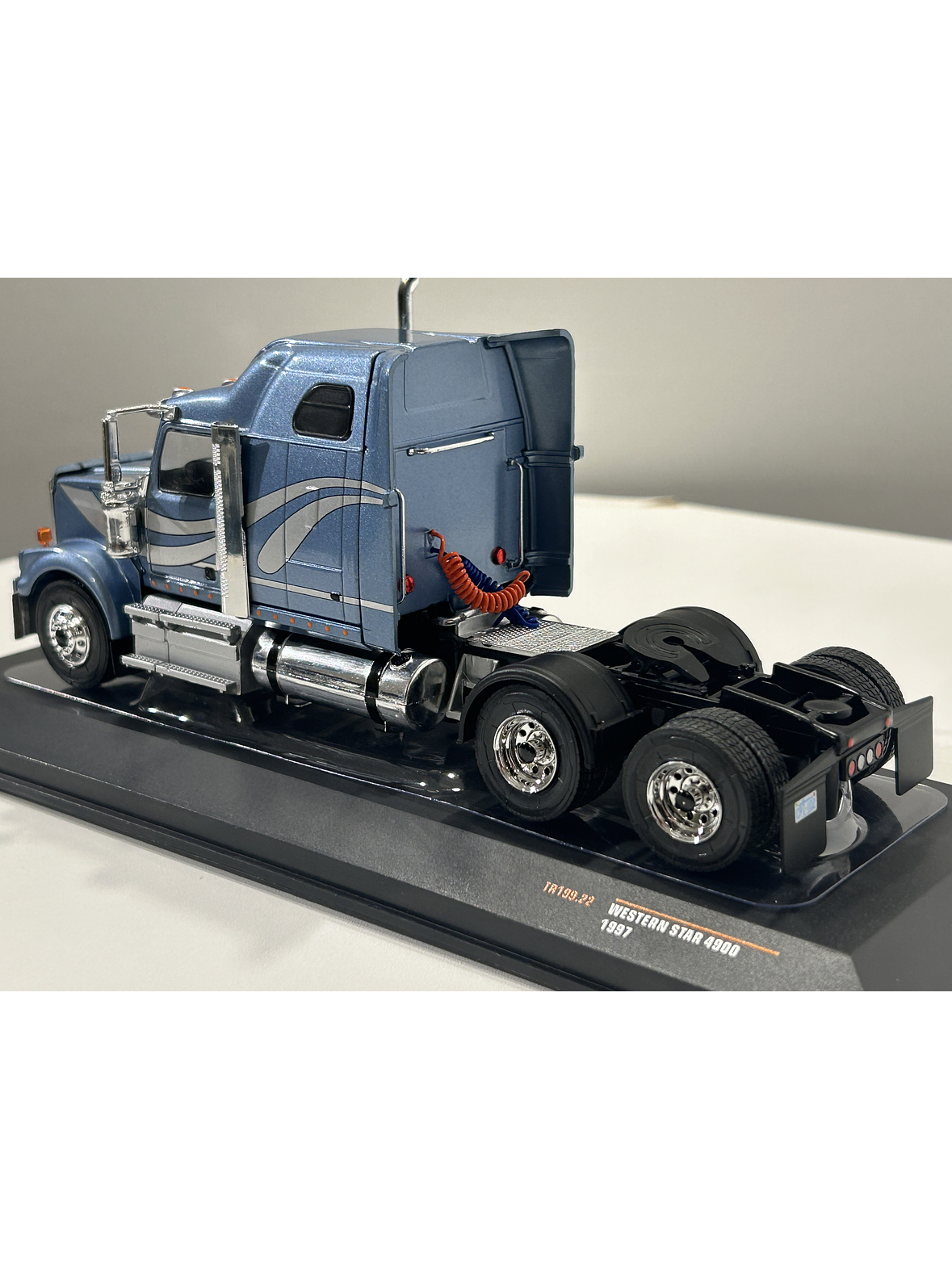 Western Star 4900 Tractor Truck 1997 – Ixo Models 1:43 – Clásico Americano de Carretera 7