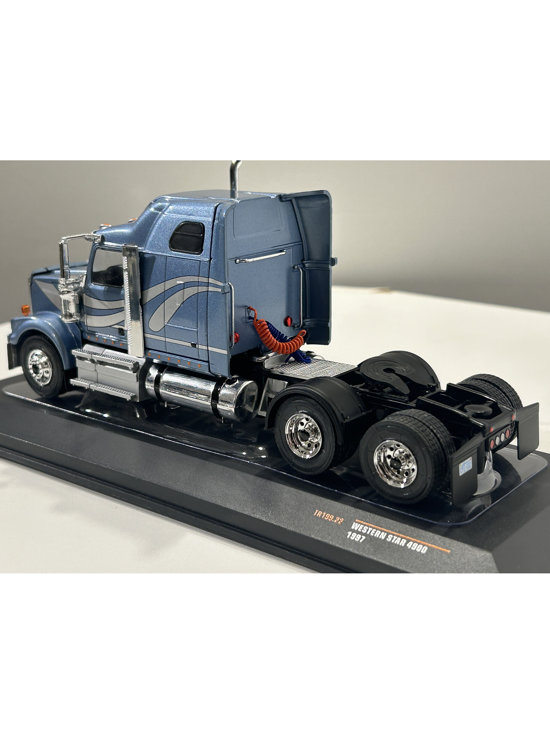 Western Star 4900 Tractor Truck 1997 – Ixo Models 1:43 – Clásico Americano de Carretera 7