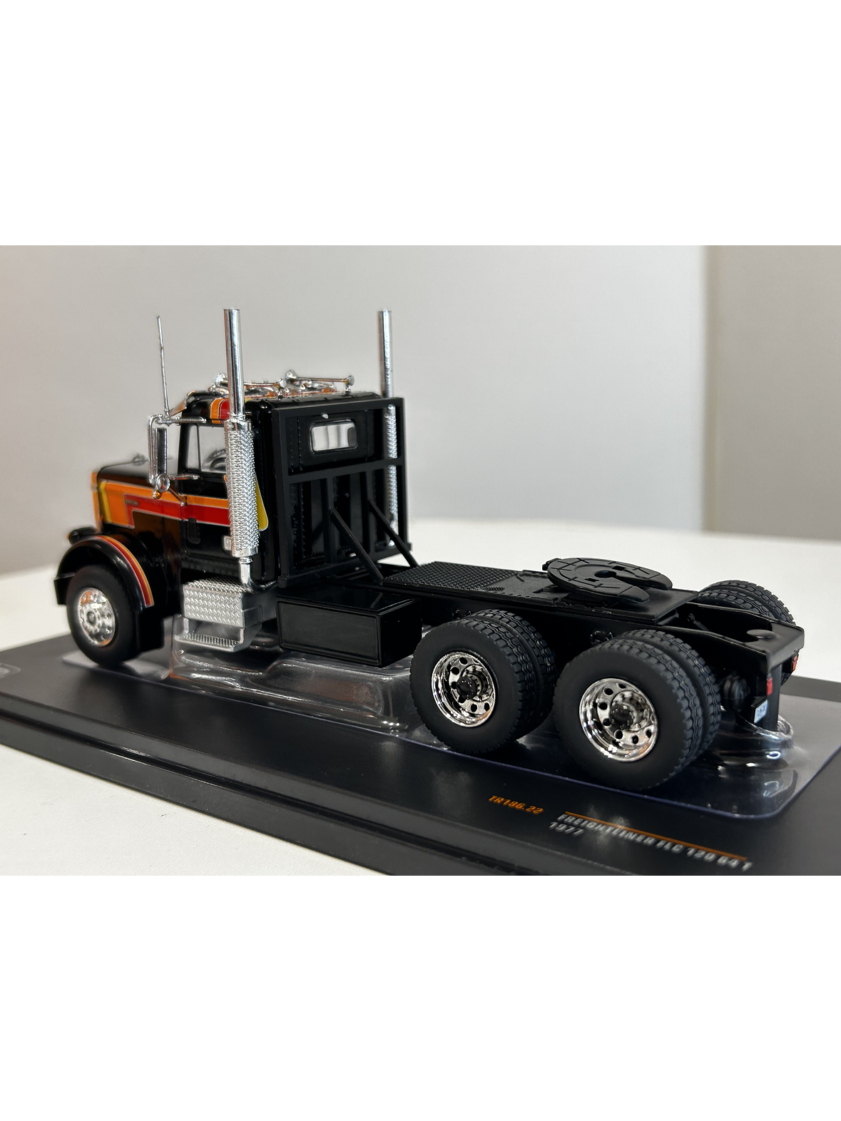 Freightliner FLC 120 64T Tractor Truck 1977 – Ixo Models 1:43 – Leyenda del Transporte en Chile 7