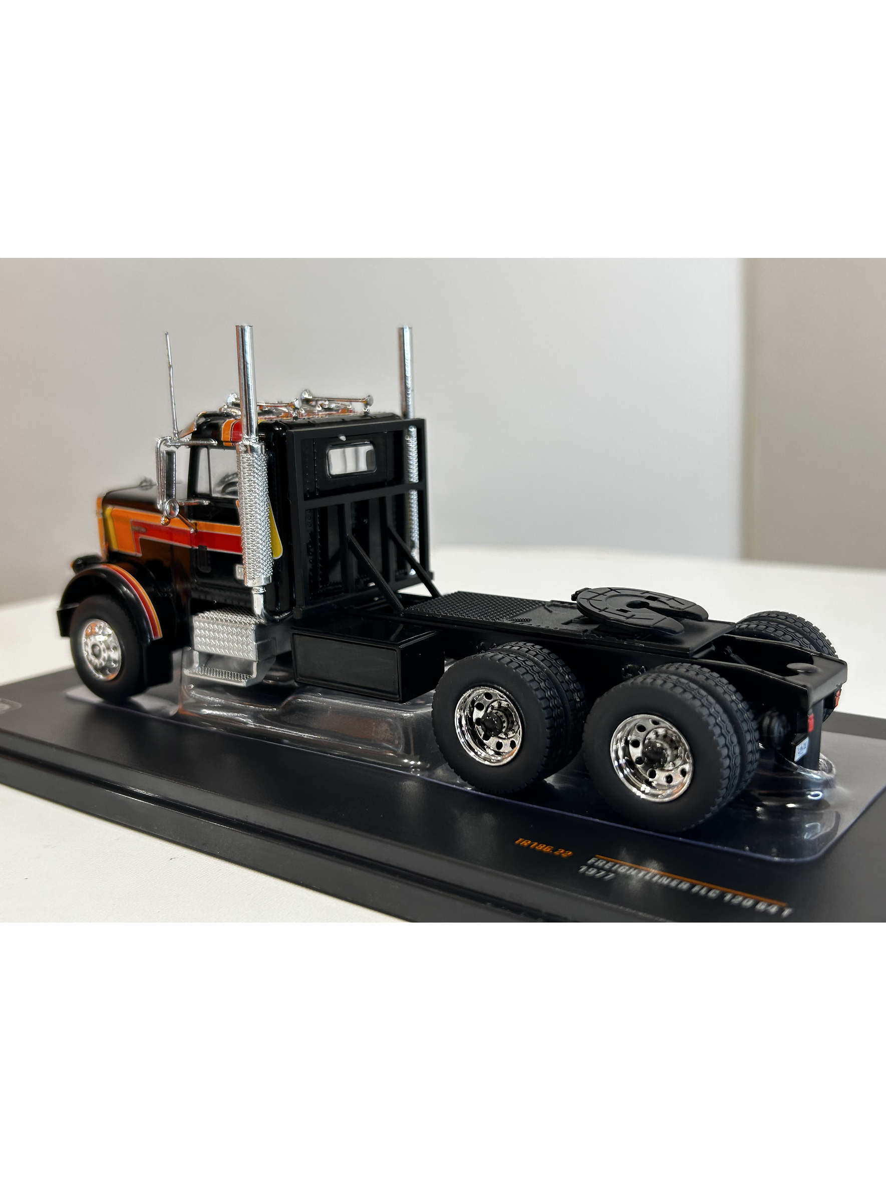 Freightliner FLC 120 64T Tractor Truck 1977 – Ixo Models 1:43 – Leyenda del Transporte en Chile 7