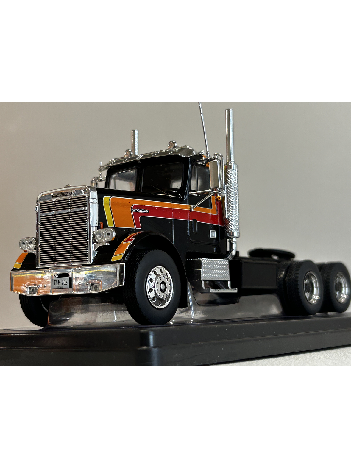 Freightliner FLC 120 64T Tractor Truck 1977 – Ixo Models 1:43 – Leyenda del Transporte en Chile 1