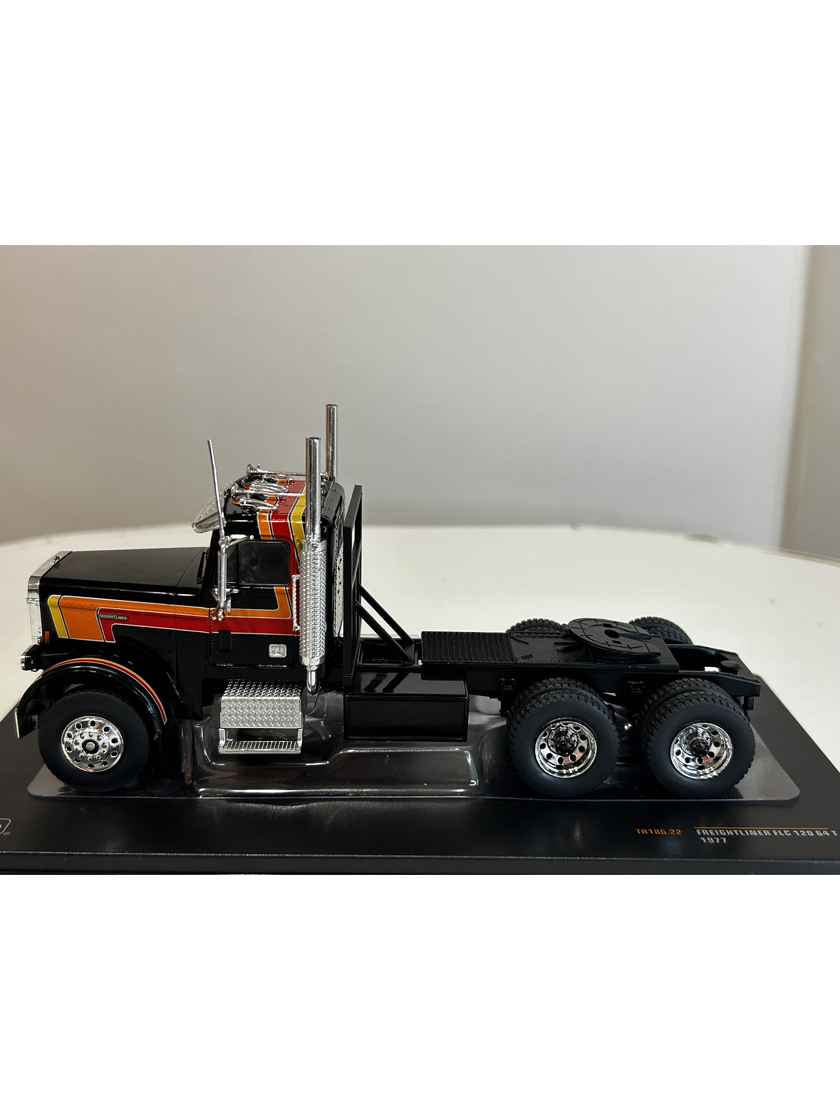 Freightliner FLC 120 64T Tractor Truck 1977 – Ixo Models 1:43 – Leyenda del Transporte en Chile 8