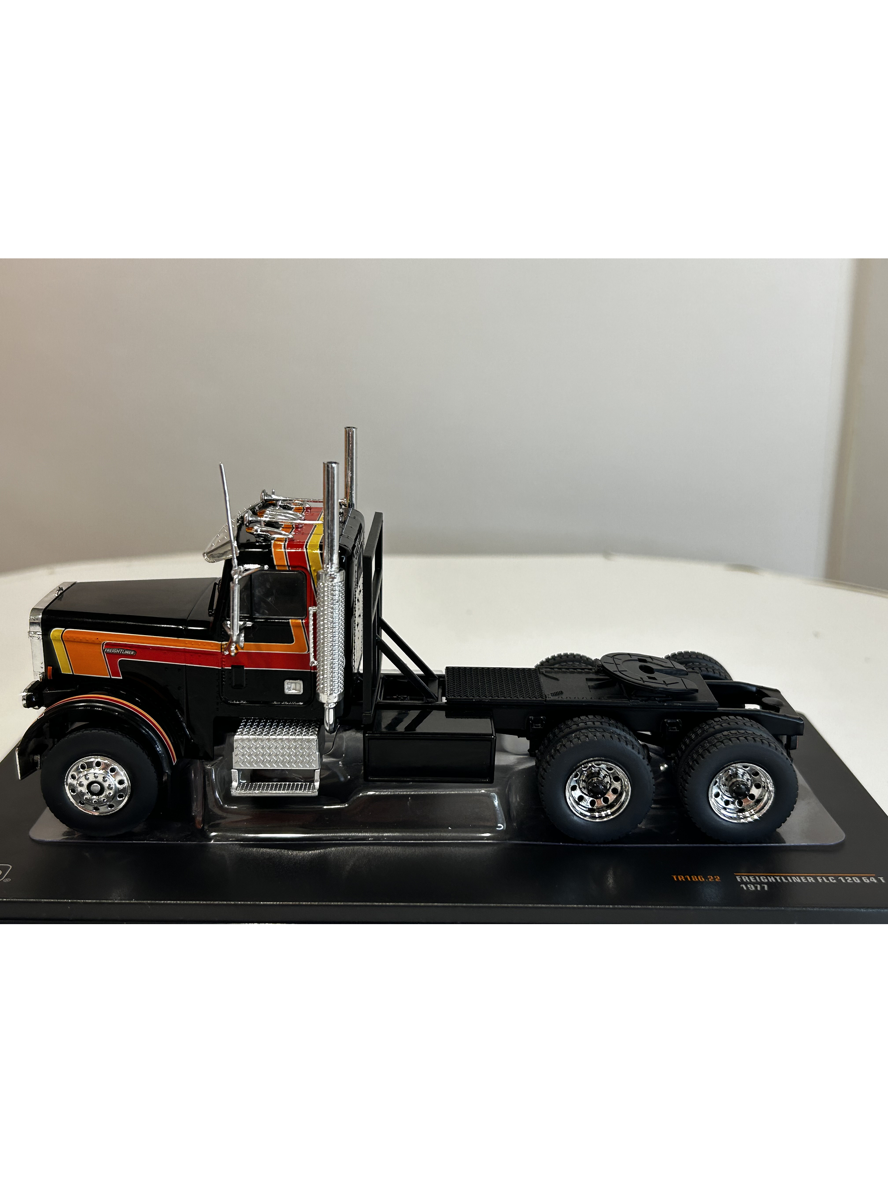 Freightliner FLC 120 64T Tractor Truck 1977 – Ixo Models 1:43 – Leyenda del Transporte en Chile 8