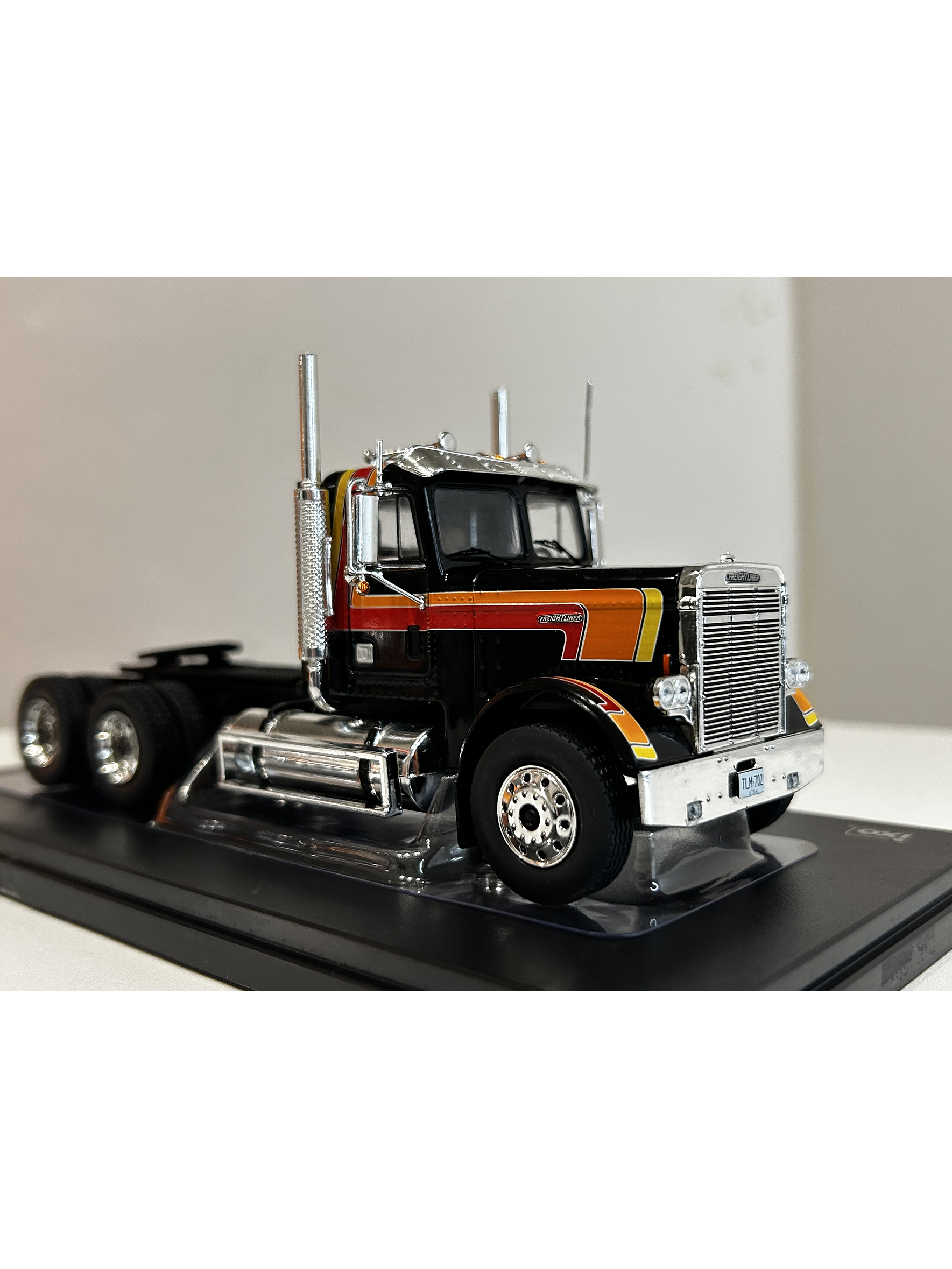 Freightliner FLC 120 64T Tractor Truck 1977 – Ixo Models 1:43 – Leyenda del Transporte en Chile 3