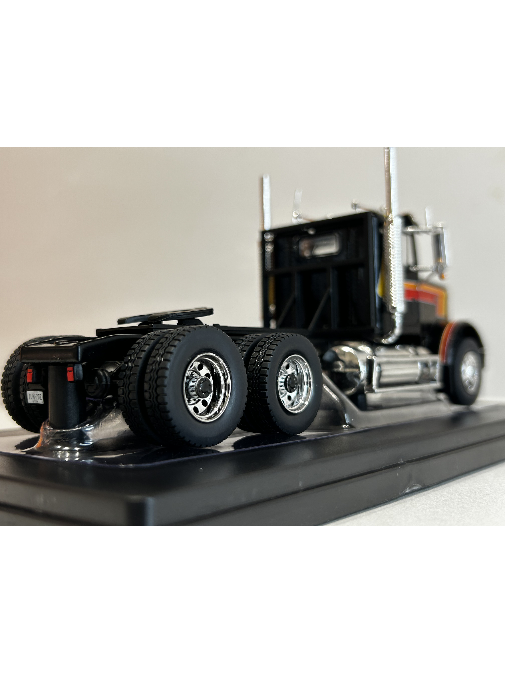 Freightliner FLC 120 64T Tractor Truck 1977 – Ixo Models 1:43 – Leyenda del Transporte en Chile 5