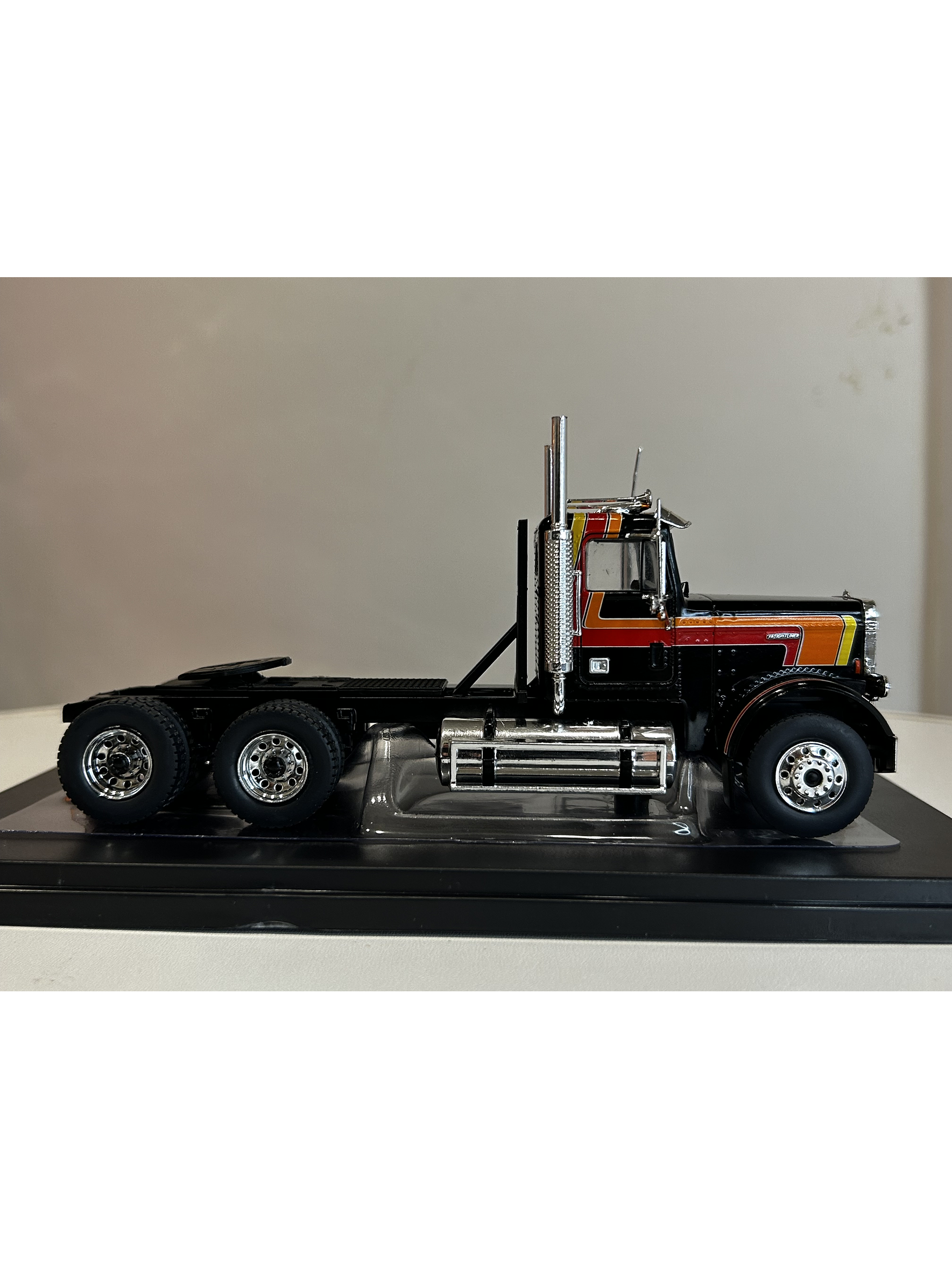 Freightliner FLC 120 64T Tractor Truck 1977 – Ixo Models 1:43 – Leyenda del Transporte en Chile 4