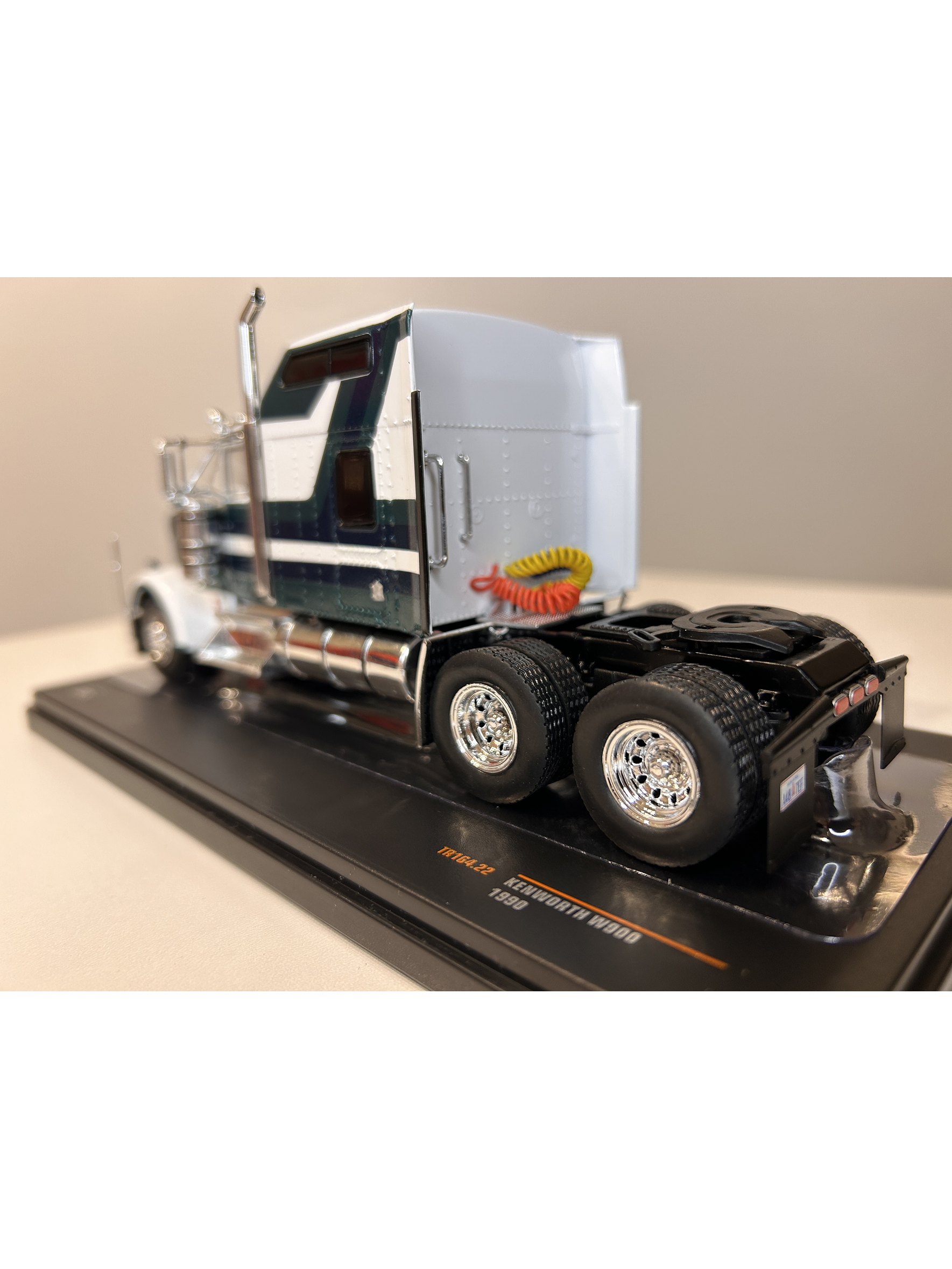 Camión Kenworth W900 1990 – Ixo Models 1/43 – Ícono Americano 17