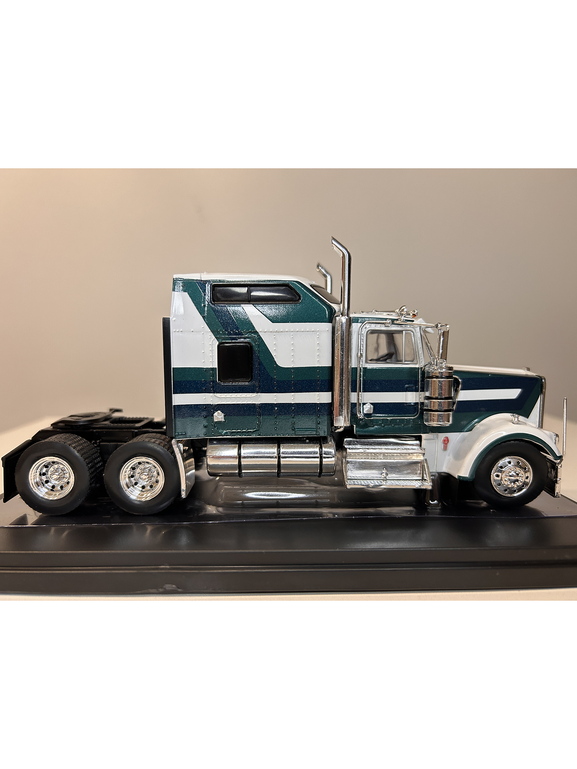 Camión Kenworth W900 1990 – Ixo Models 1/43 – Ícono Americano 14