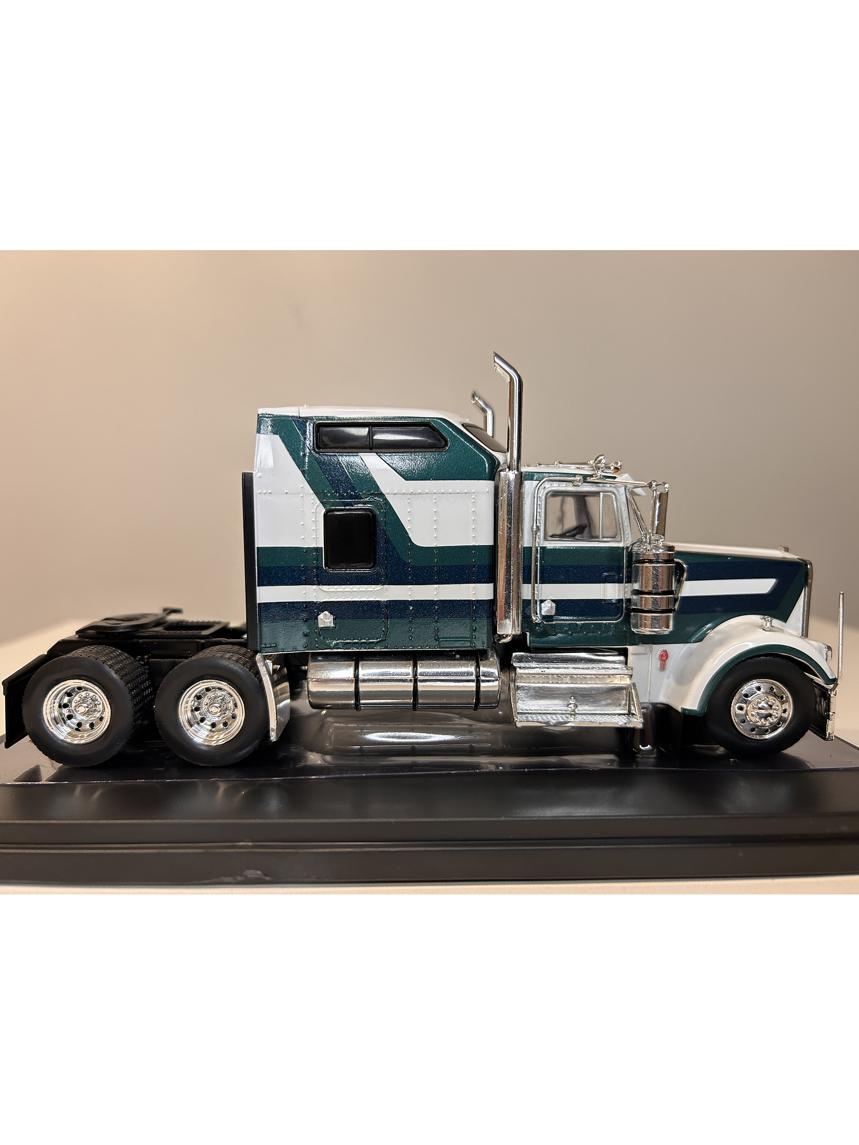 Camión Kenworth W900 1990 – Ixo Models 1/43 – Ícono Americano 14