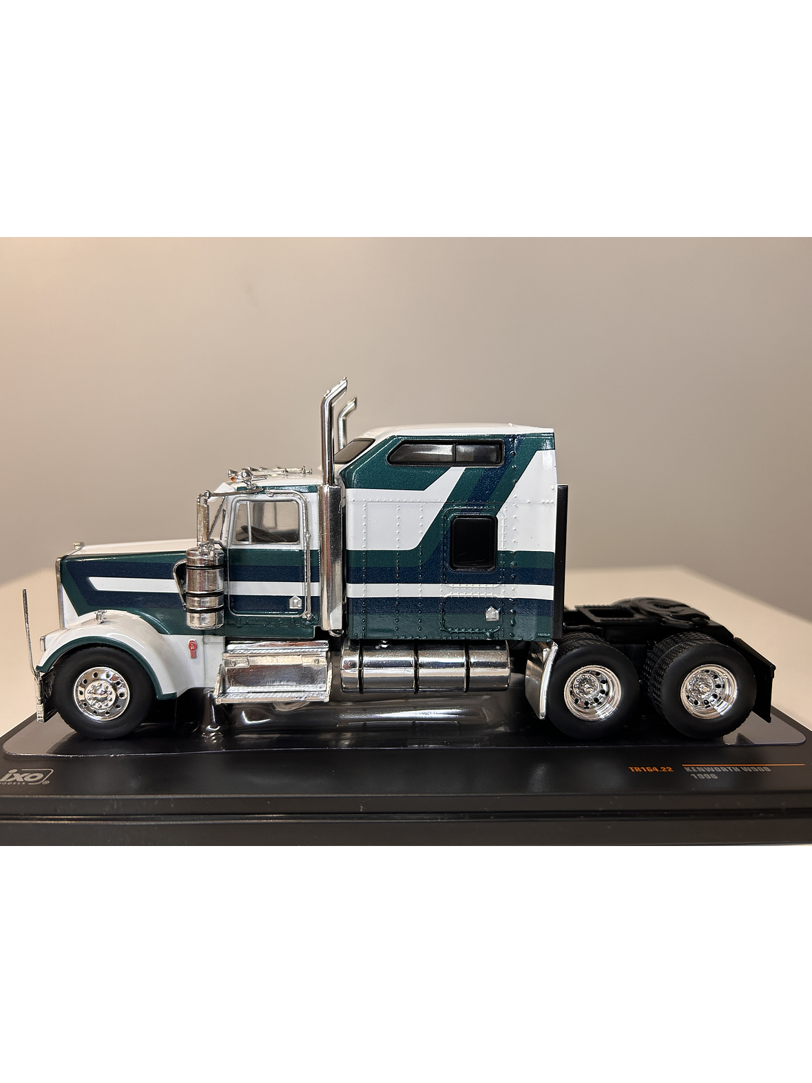 Camión Kenworth W900 1990 – Ixo Models 1/43 – Ícono Americano 18
